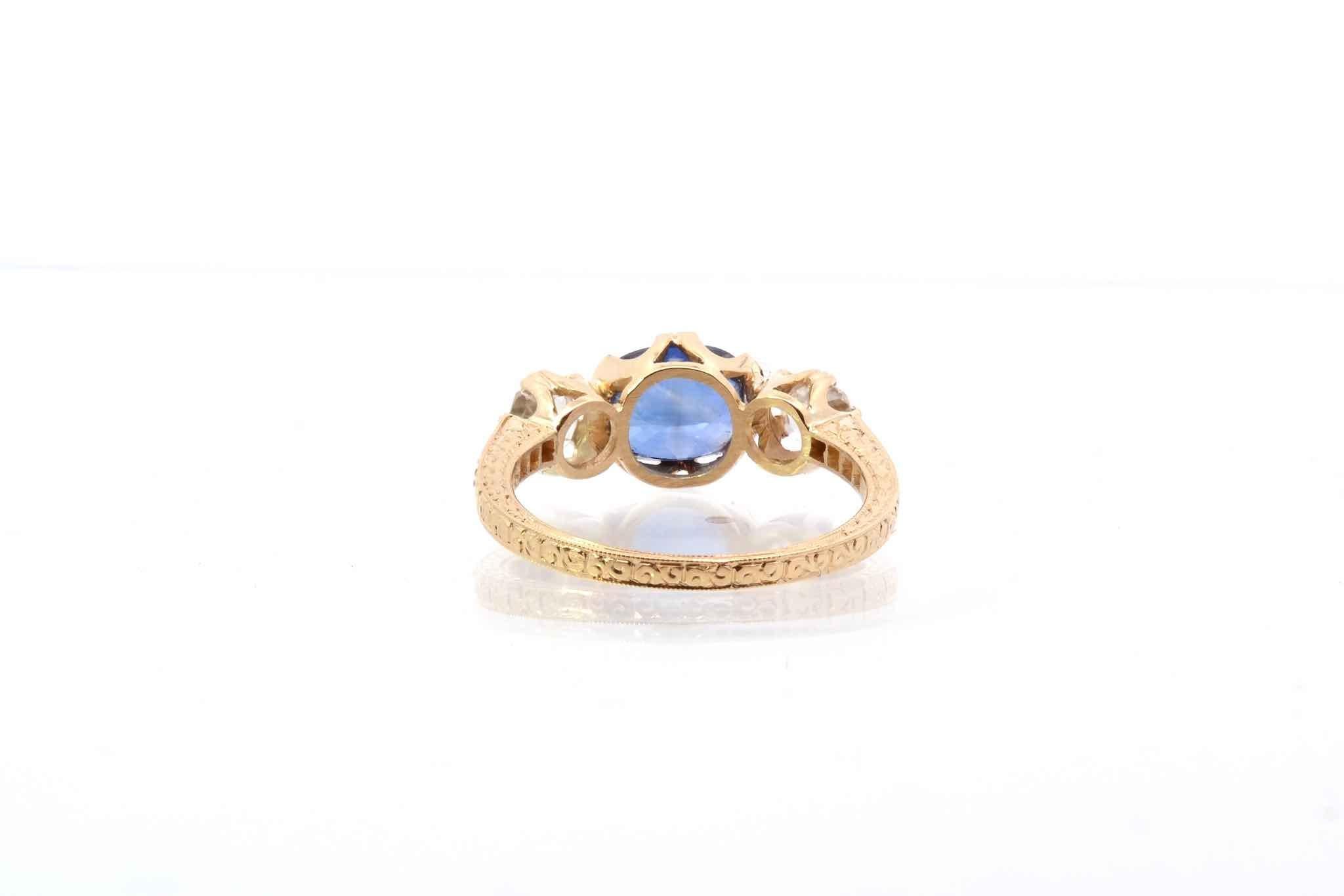 Women's or Men's Vintage sapphire and diamonds ring in 18k yellow gold For Sale