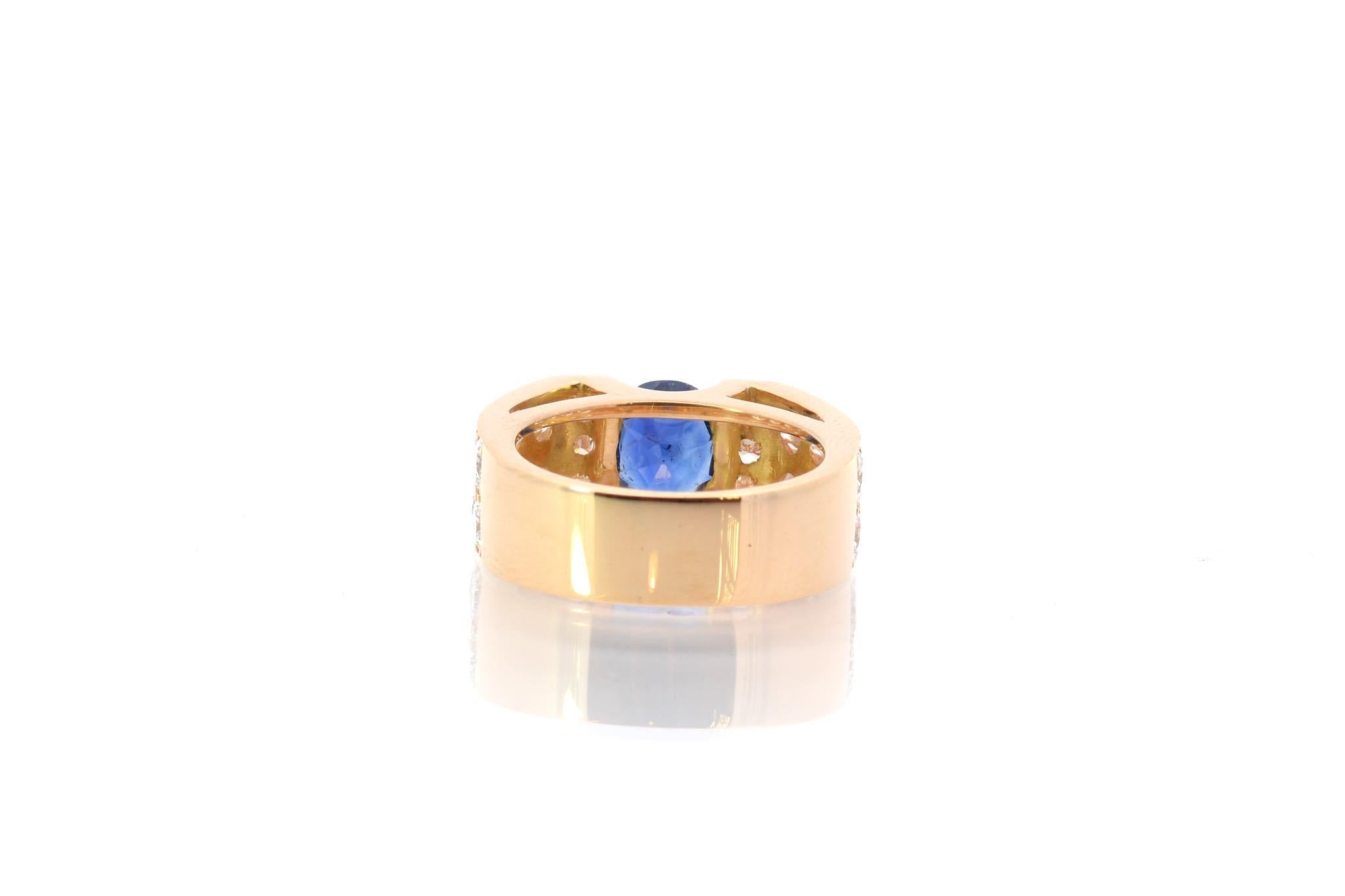 Vintage-Ring aus 18 Karat Gelbgold mit Saphiren und Diamanten für Damen oder Herren im Angebot