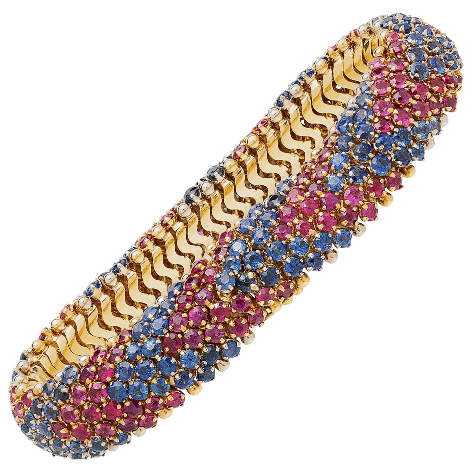 Bracelet flexible vintage en or 18 carats avec saphirs et rubis en vente