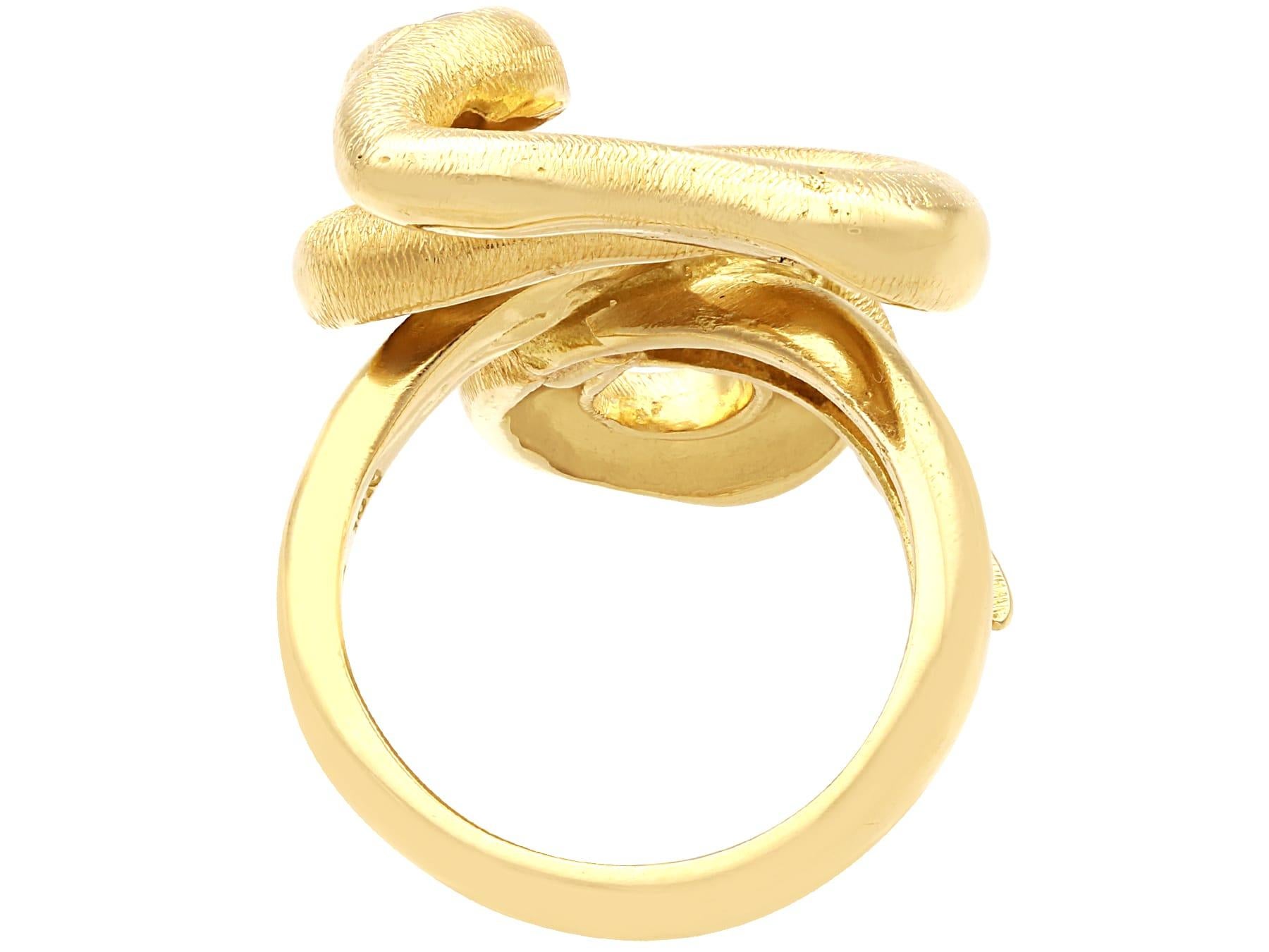 Vintage Sapphire and Ruby 18k Yellow Gold Snake Ring 1950 In Excellent Condition For Sale In Jesmond, Newcastle Upon Tyne