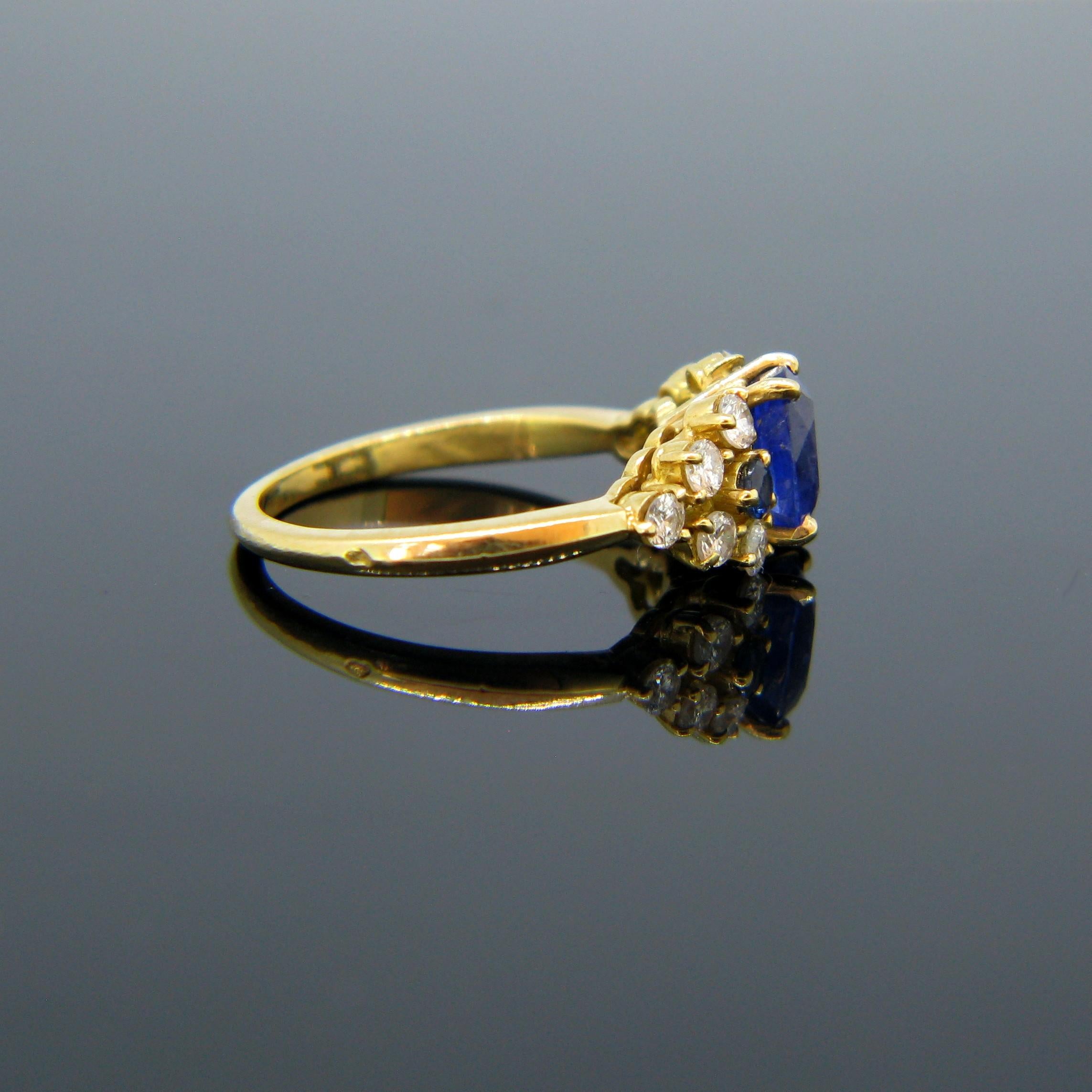 Vintage Sapphire Ceylon No Heat Diamonds Yellow Gold Ring In Good Condition In London, GB
