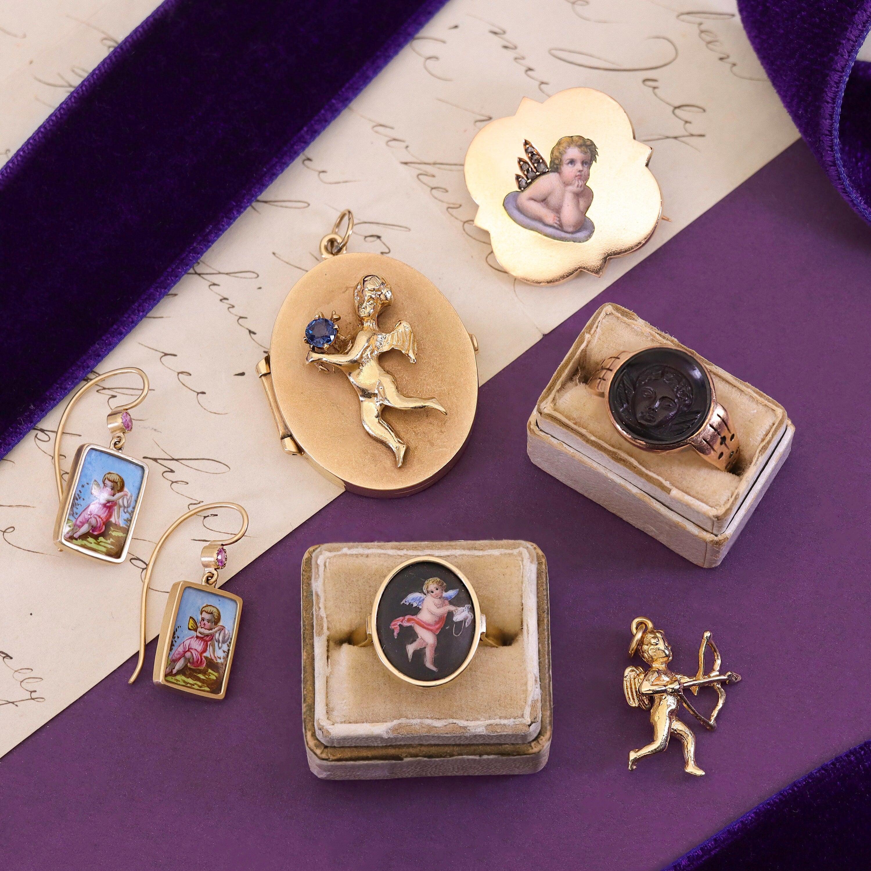 Vintage Sapphire Cherub Locket of 14k Gold For Sale 1