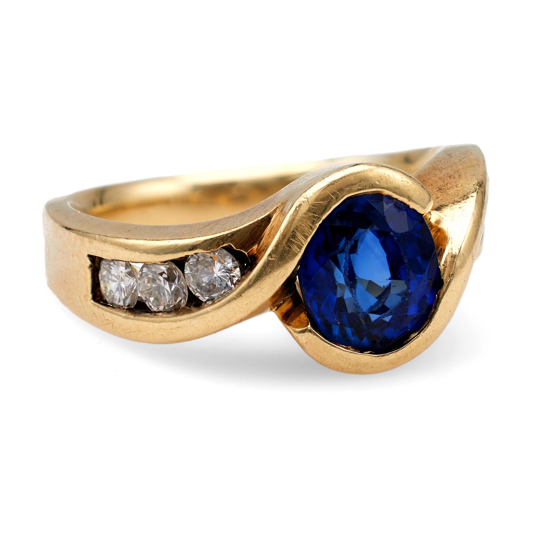 Vintage Sapphire Diamond 14k Yellow Gold Ring In Good Condition For Sale In Beverly Hills, CA