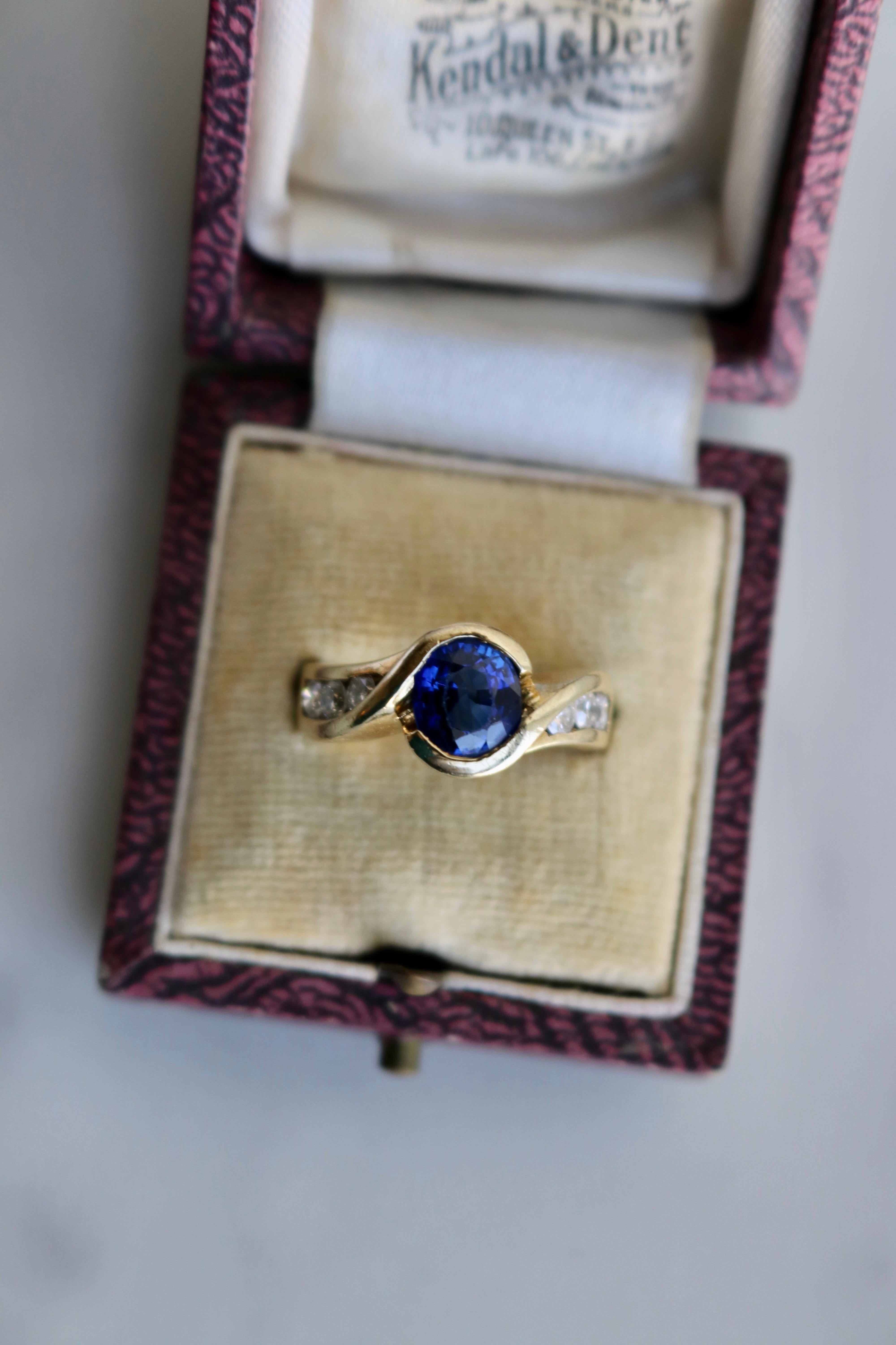 Women's or Men's Vintage Sapphire Diamond 14k Yellow Gold Ring