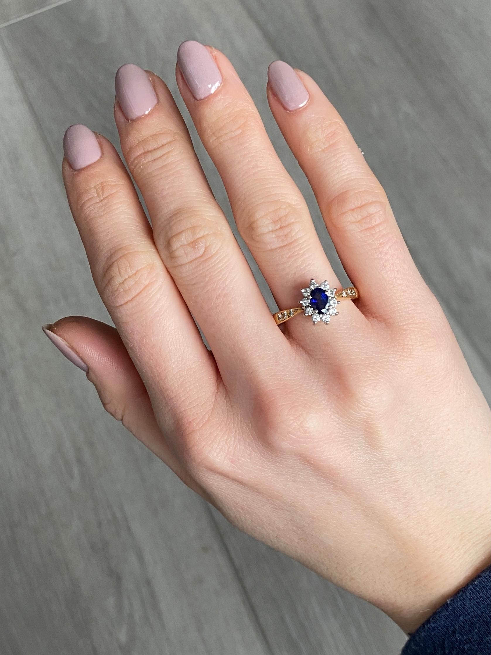 Vintage Sapphire Diamond 18 Carat Yellow Gold Cluster Ring In Good Condition In Chipping Campden, GB