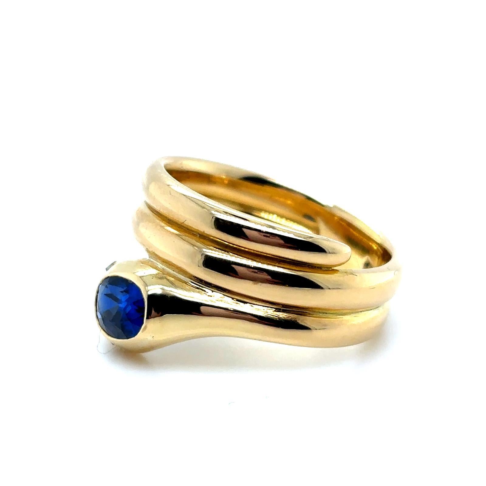 Retro Vintage Sapphire Diamond 18 Karat Yellow Gold Snake Ring, Circa 1970 For Sale