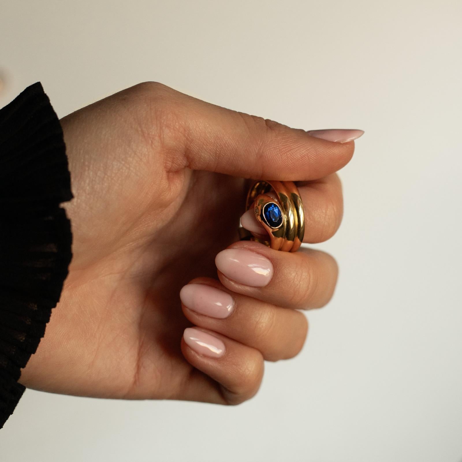 Oval Cut Vintage Sapphire Diamond 18 Karat Yellow Gold Snake Ring, Circa 1970 For Sale