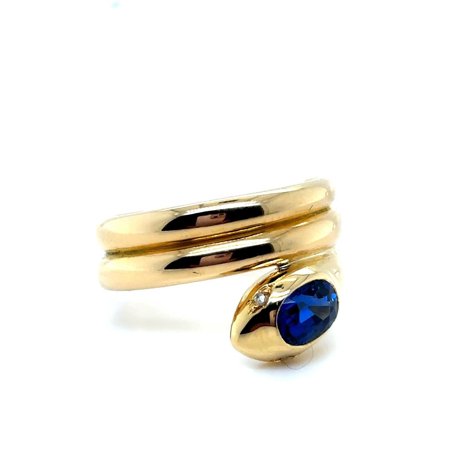Vintage Sapphire Diamond 18 Karat Yellow Gold Snake Ring, Circa 1970 In Good Condition For Sale In London, GB