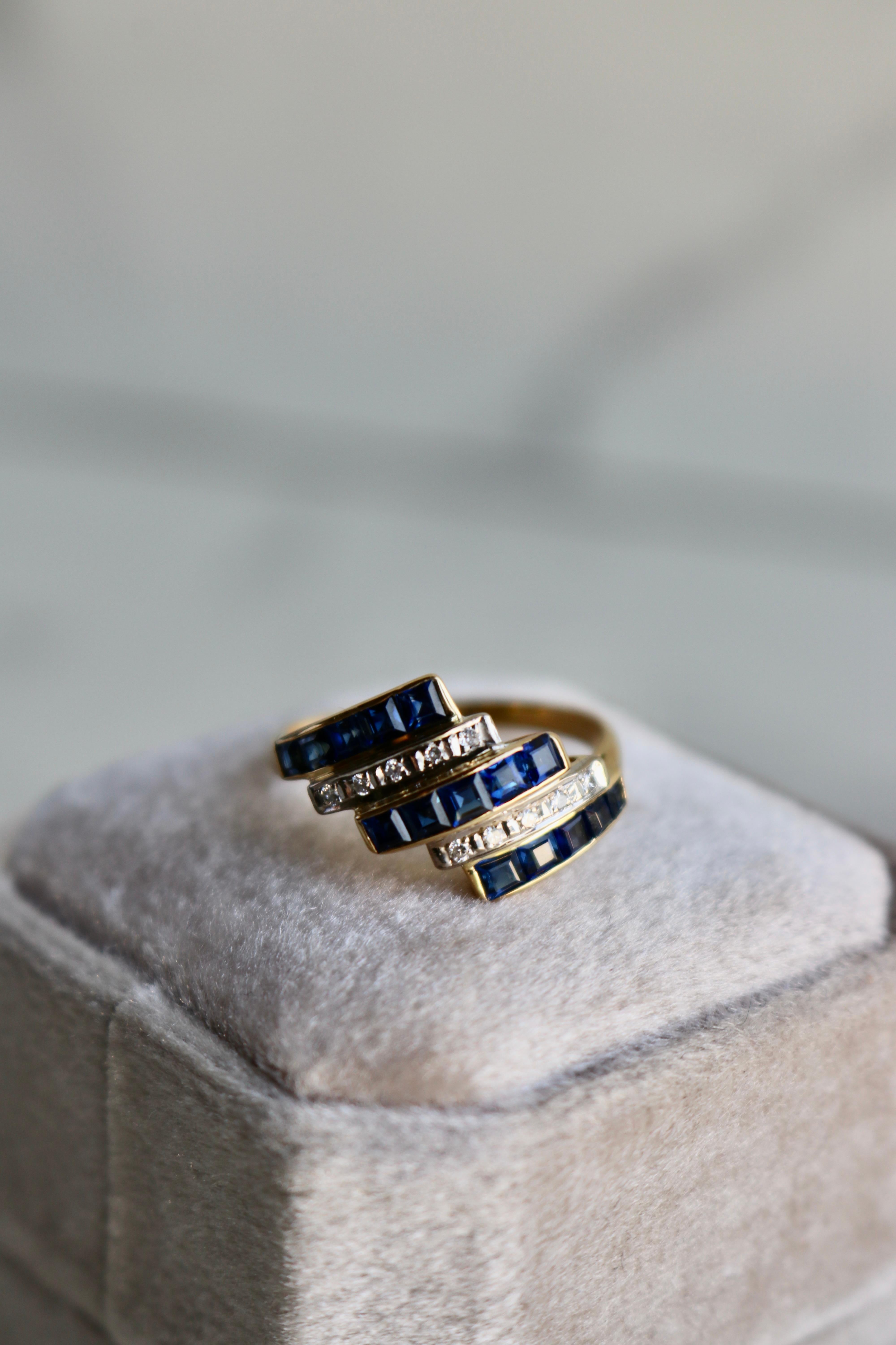 Women's or Men's Vintage Sapphire Diamond 18k Gold Ring For Sale