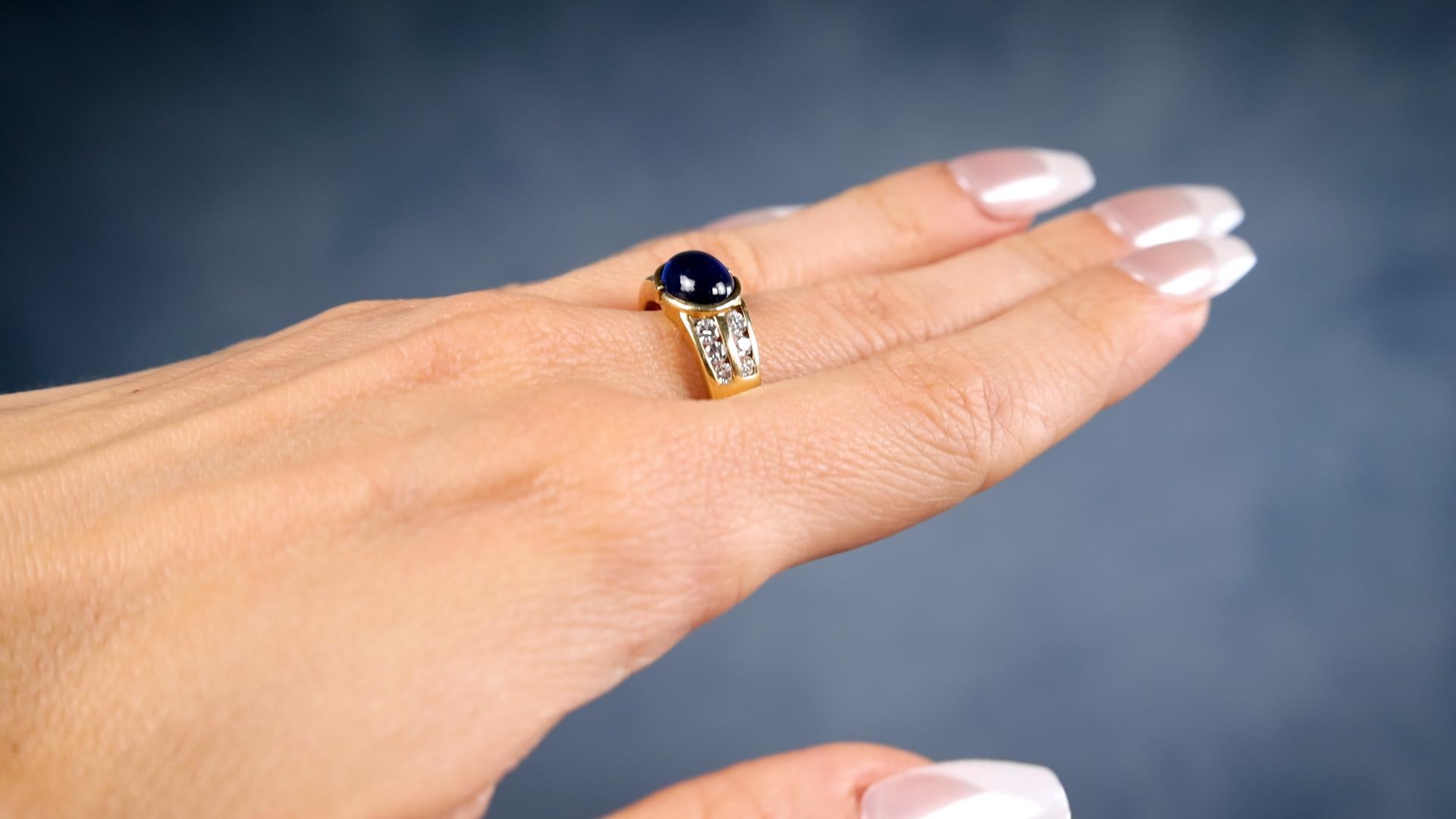 Cabochon Vintage Sapphire Diamond 18k Yellow Gold Ring For Sale