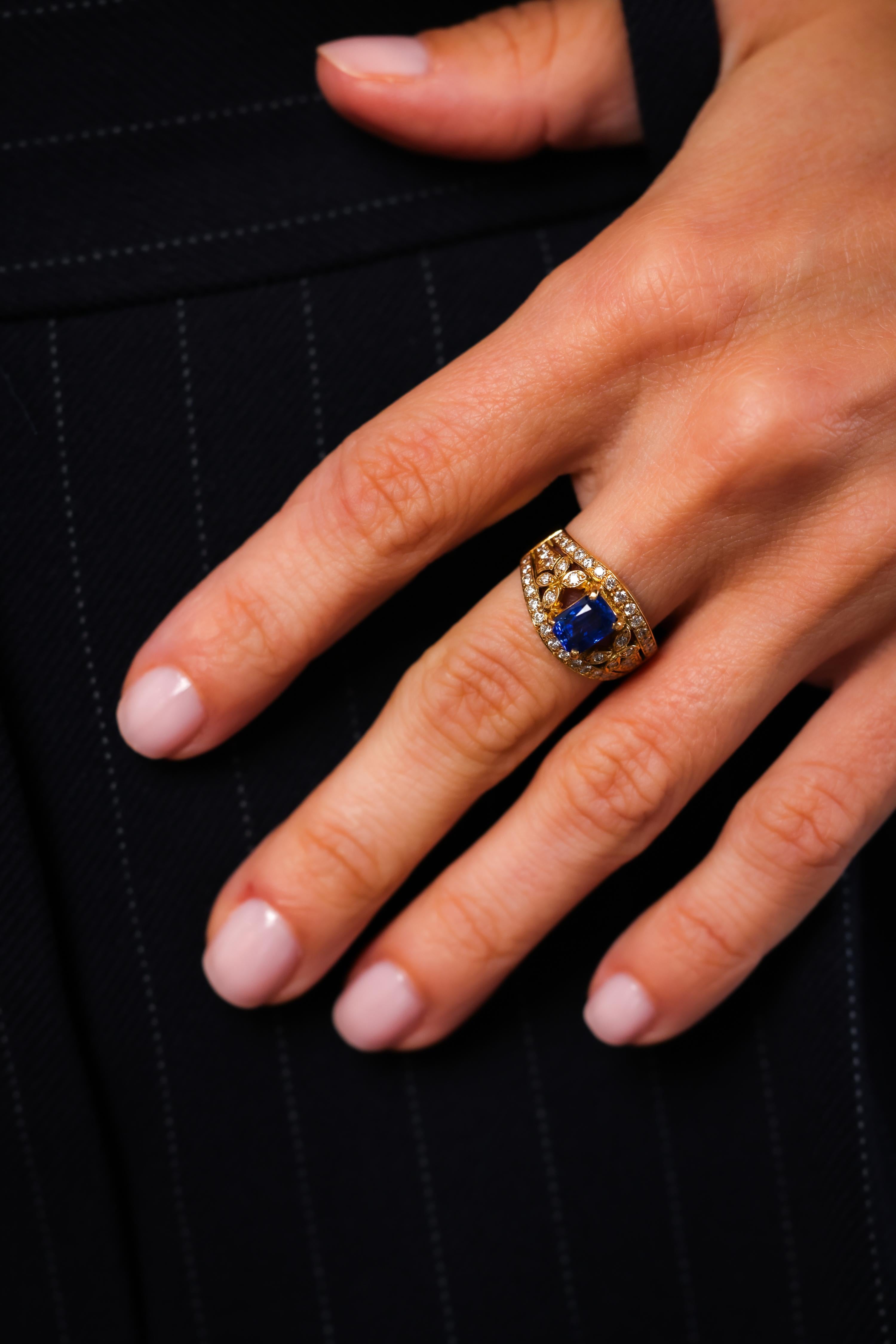 Mixed Cut Vintage Sapphire Diamond 18K Yellow Gold Ring