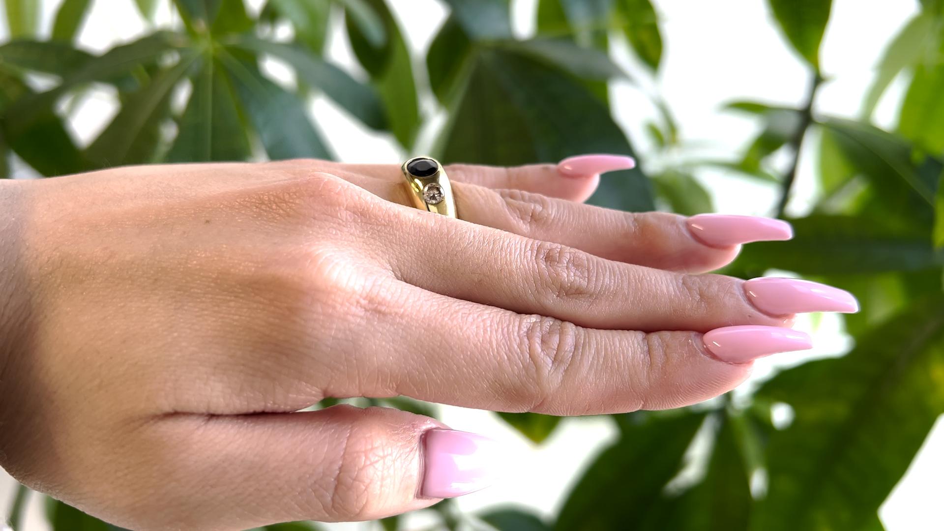18 Karat Gelbgold Saphir-Diamant-Ring mit drei Steinen im Zustand „Gut“ in Beverly Hills, CA