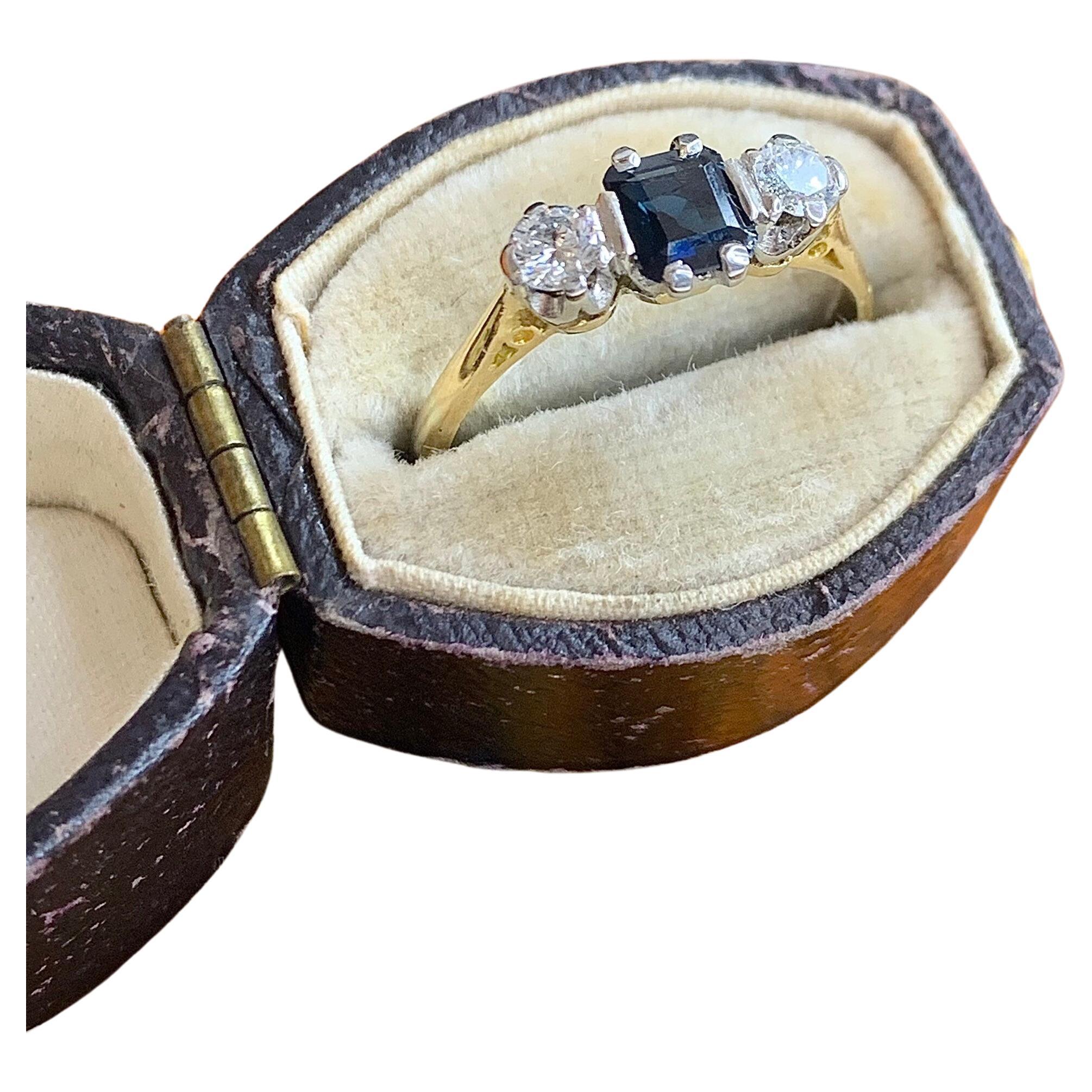 Vintage-Ring mit 3 Steinen, Saphir und Diamant
