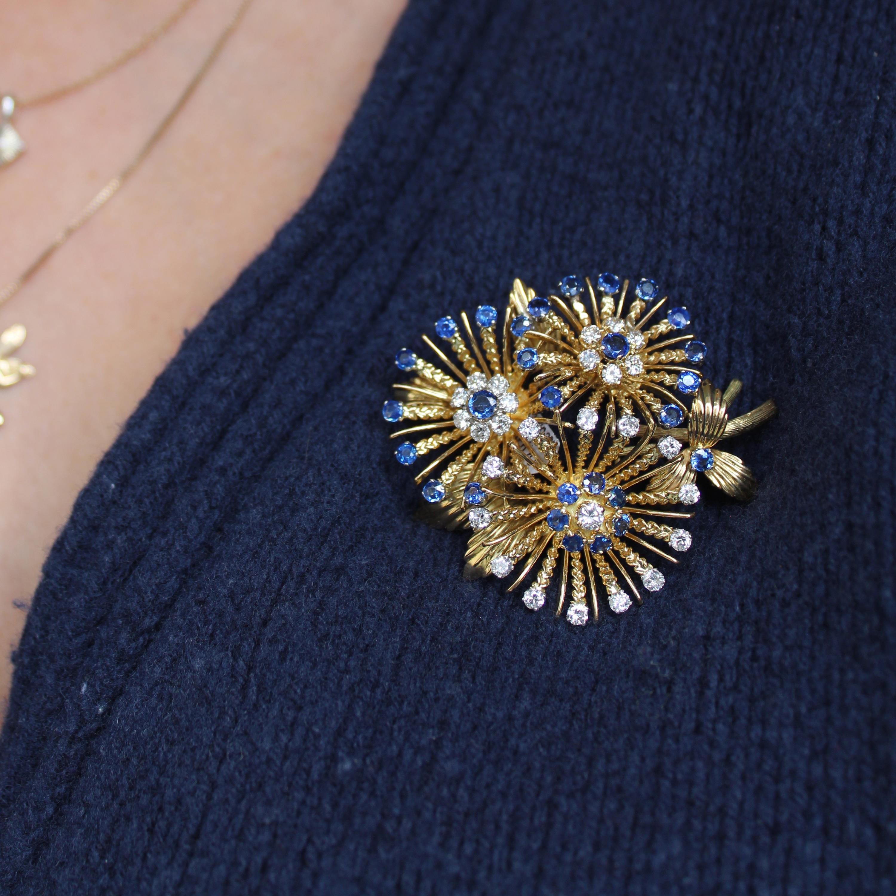 Vintage Sapphire, Diamond And 18 Karat Gold Brooch, Circa 1960 In Good Condition For Sale In London, GB