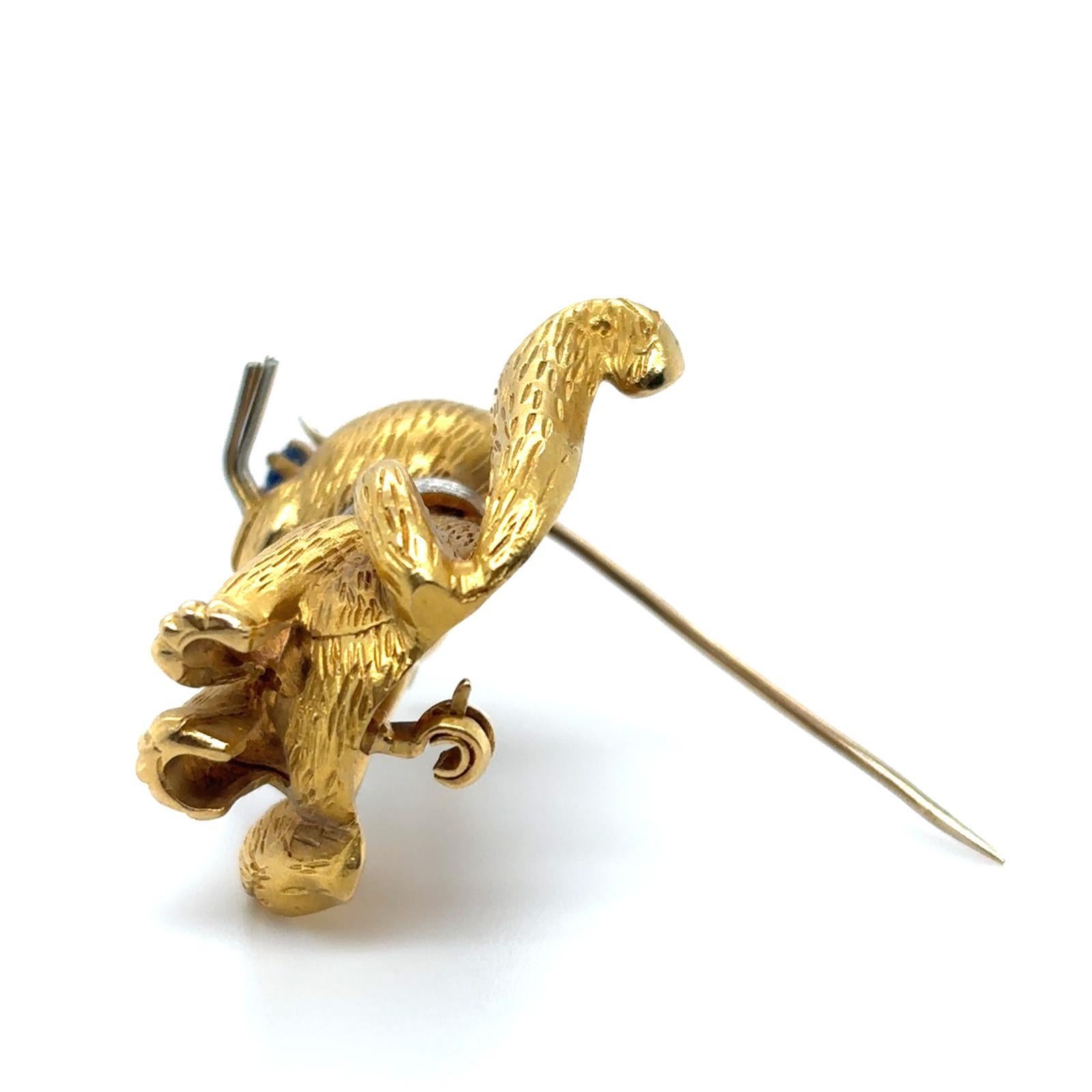 Vintage Sapphire Diamond Cat Brooch 18 Karat Yellow White Gold For Sale 2