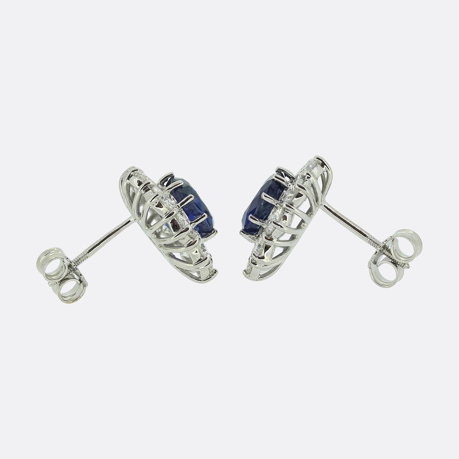 Vintage Saphir-Diamant-Cluster-Ohrringe im Zustand „Gut“ im Angebot in London, GB