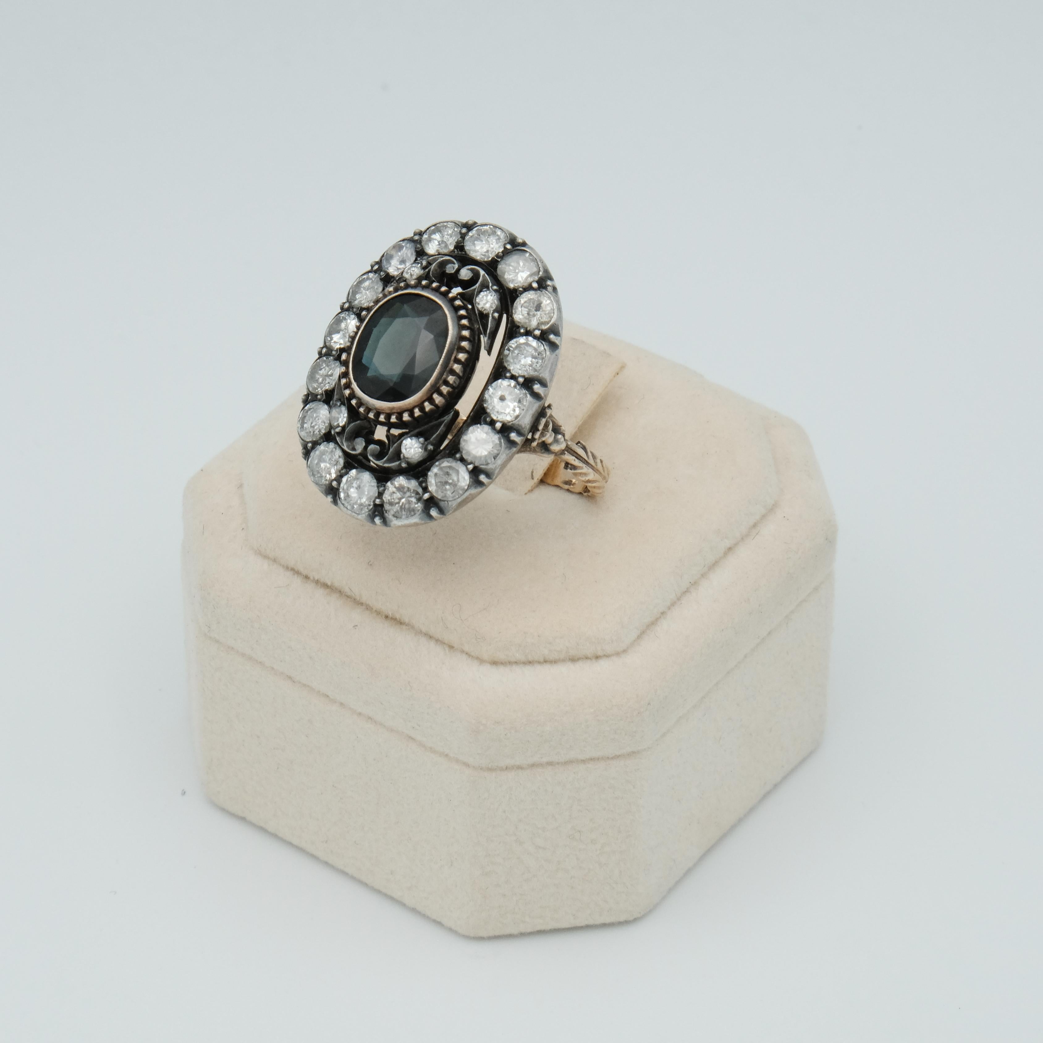Vintage Sapphire & Diamond Cluster Ring 18 kt Gold Ring mit zentralen Saphir ct 4,50 ct und Diamanten alten Schliff. 3,30 ct.