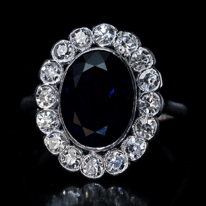 Verlobungsring mit Vintage-Saphir und Diamant (Ovalschliff) im Angebot