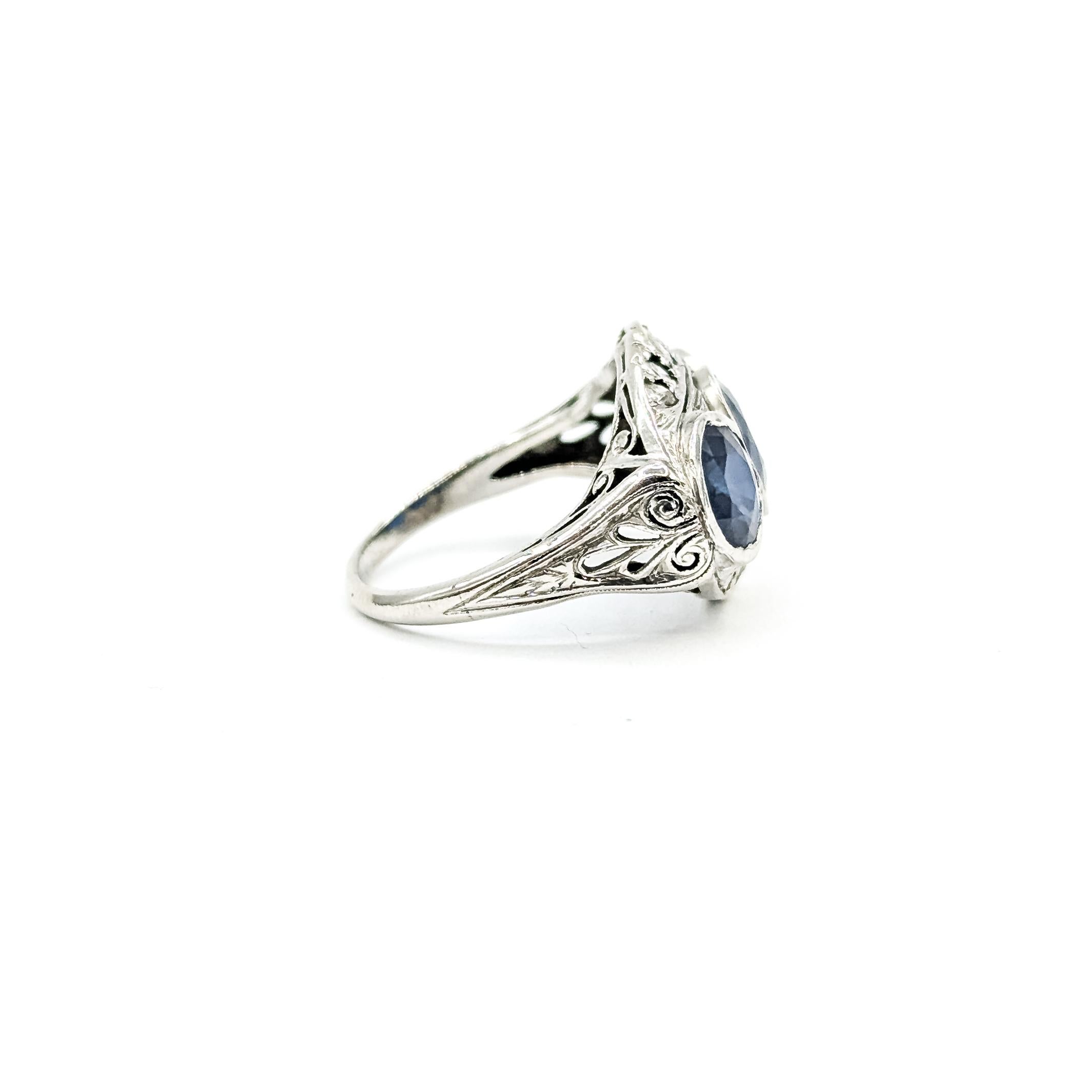 Vintage Sapphire & Diamond Filigree Ring in Platinum en vente 1
