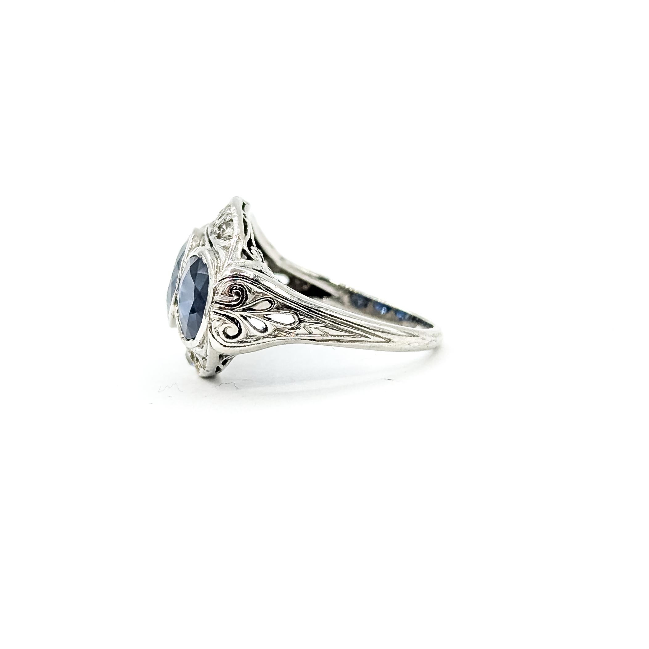 Vintage Sapphire & Diamond Filigree Ring in Platinum en vente 3