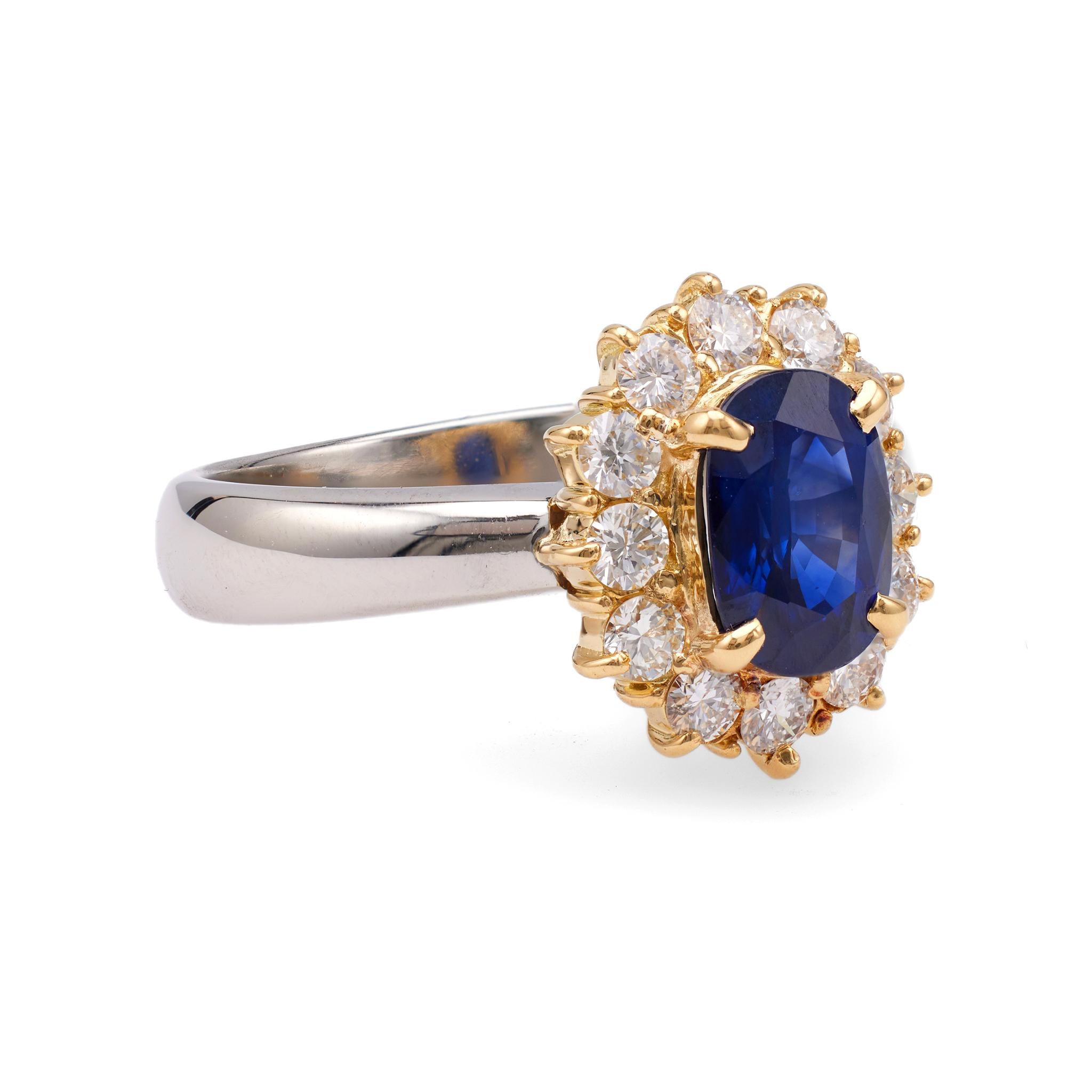 Vintage Sapphire Diamond Platinum 18k Yellow Gold Cluster Ring In Excellent Condition For Sale In Beverly Hills, CA