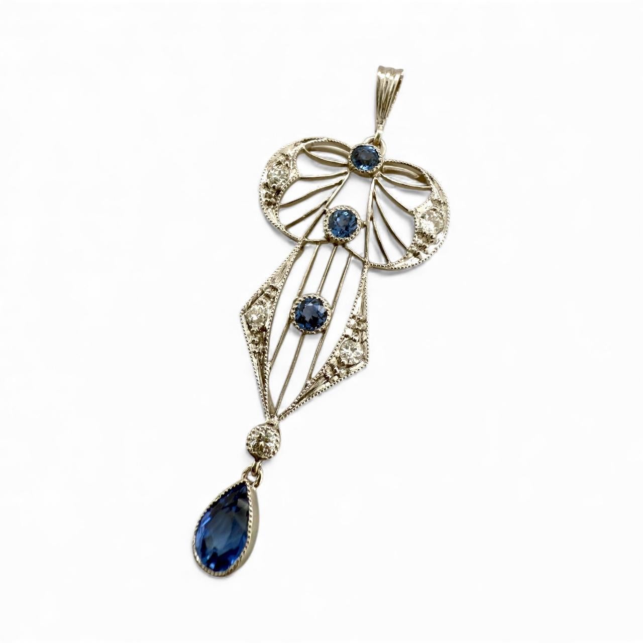 Ciondolo in filigrana di platino con zaffiro e diamante vintage in vendita 1