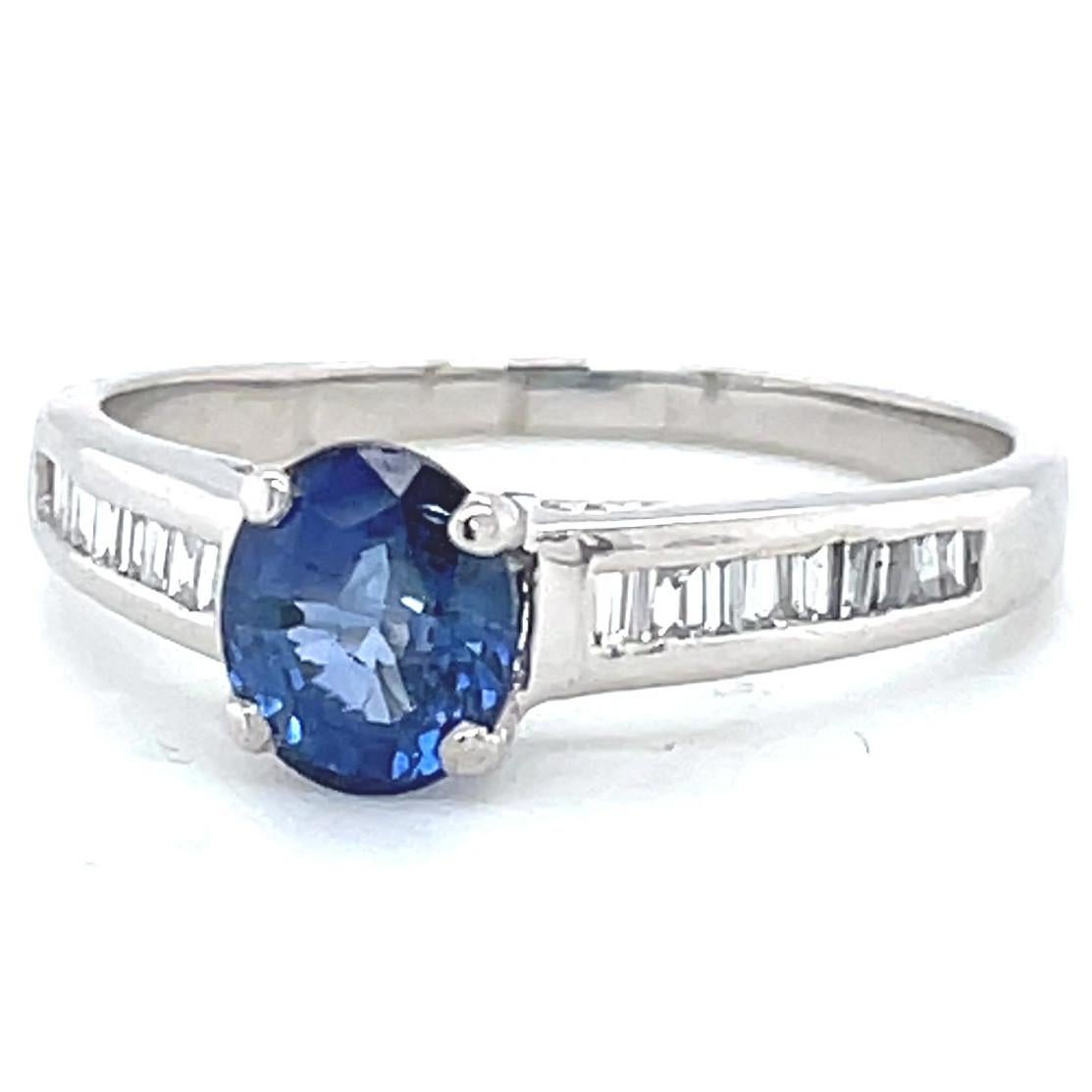 Vintage Sapphire Diamond Platinum Ring In Excellent Condition In Beverly Hills, CA