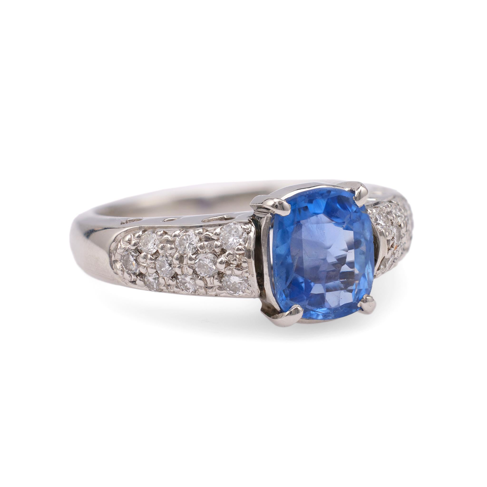 Vintage Sapphire Diamond Platinum Ring In Excellent Condition For Sale In Beverly Hills, CA