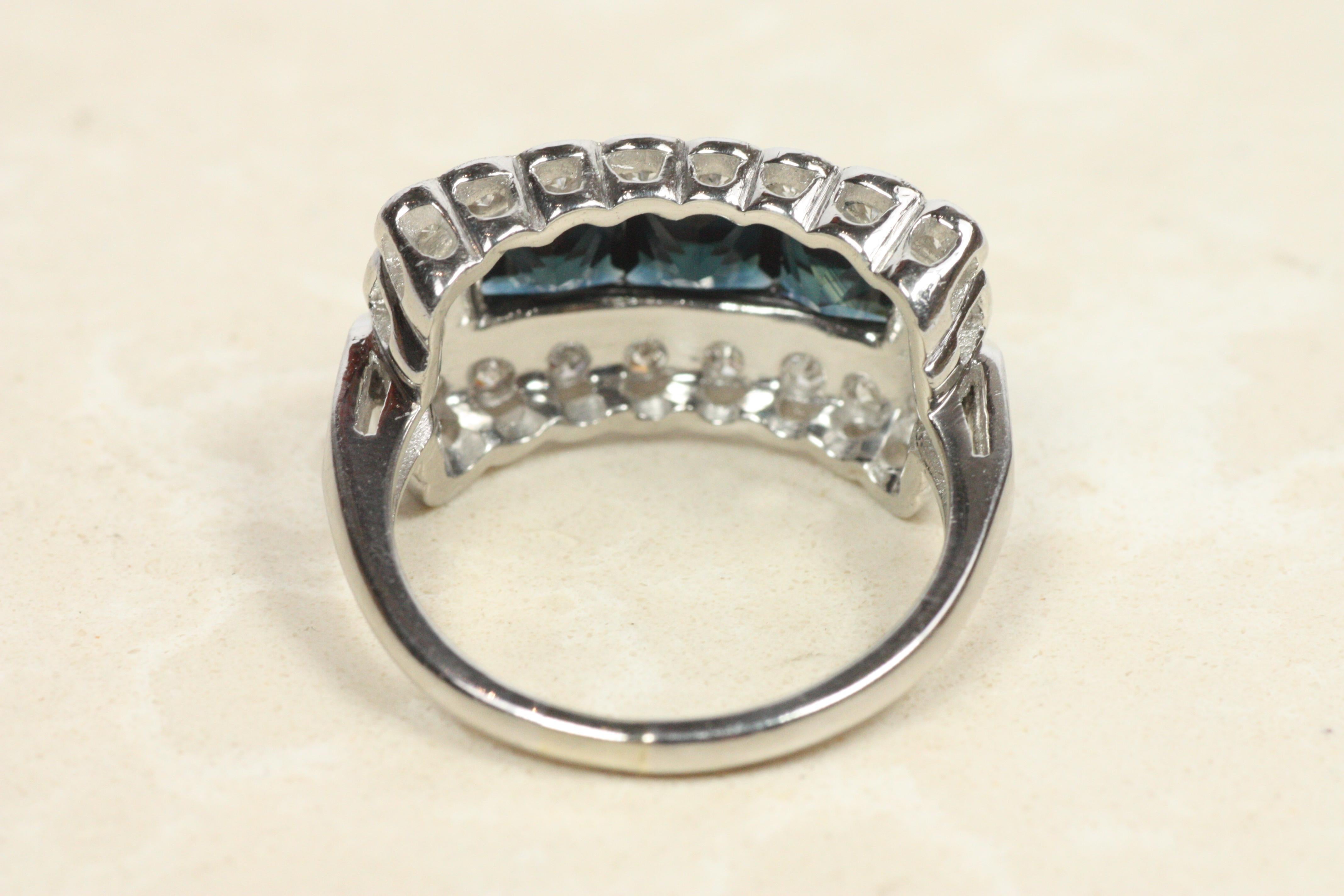 Vintage Saphir & Diamant Rechteckiger Cocktail Ring - Platin im Angebot 3