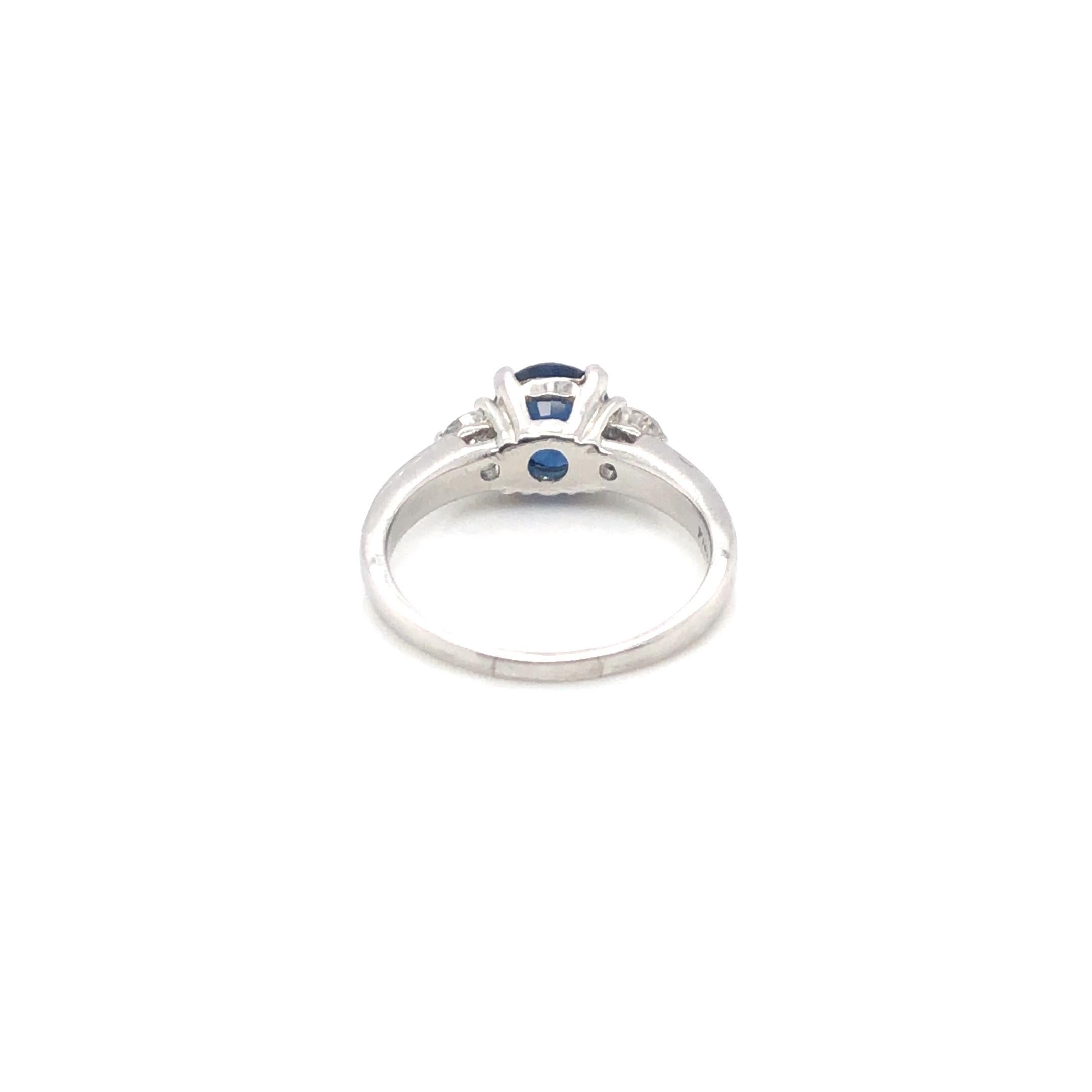 Round Cut Vintage Sapphire & Diamond Ring Platinum For Sale