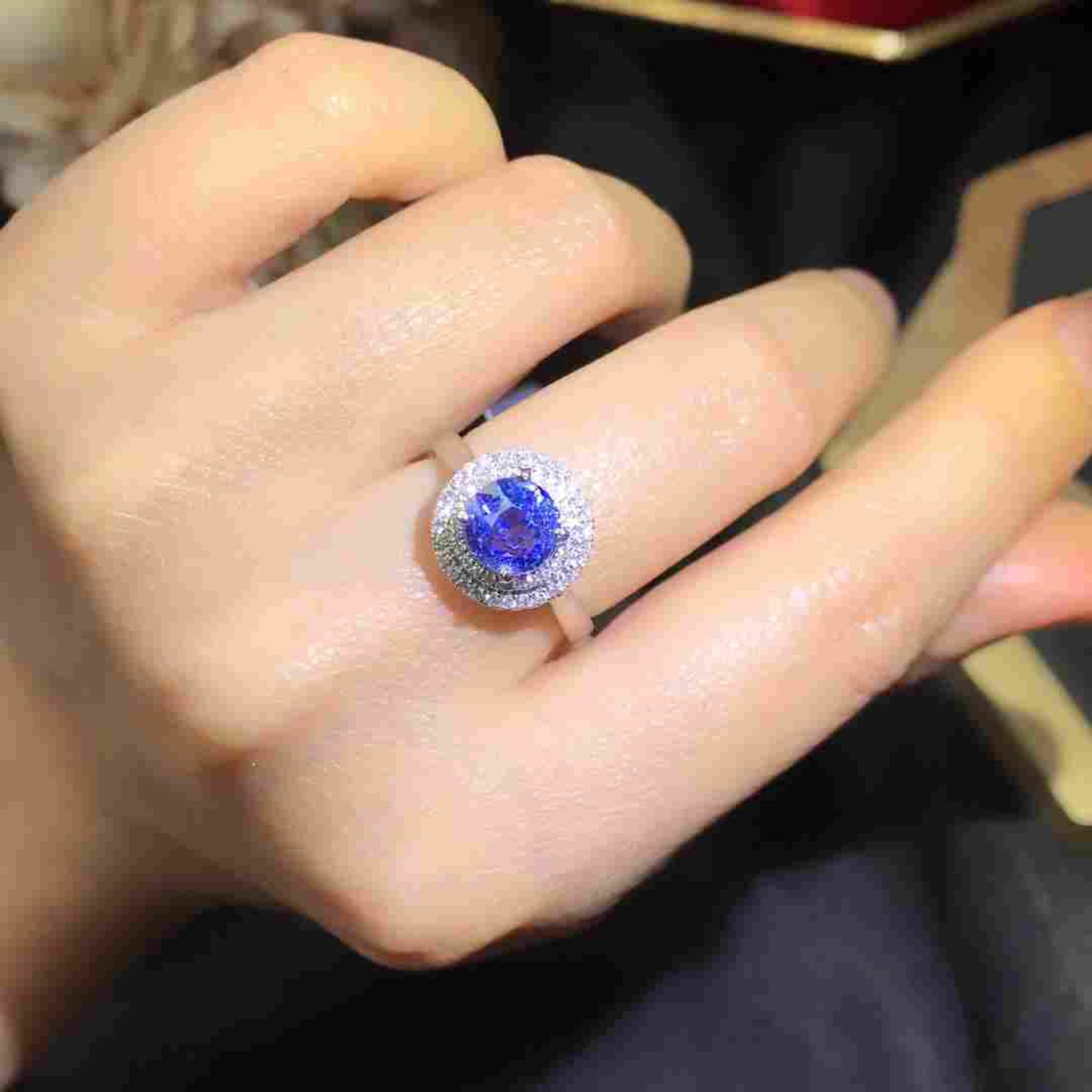 Im Angebot: Verlobungsring aus 18 Karat Gold mit 2,08 Karat natürlichem Saphir und Diamant () 3