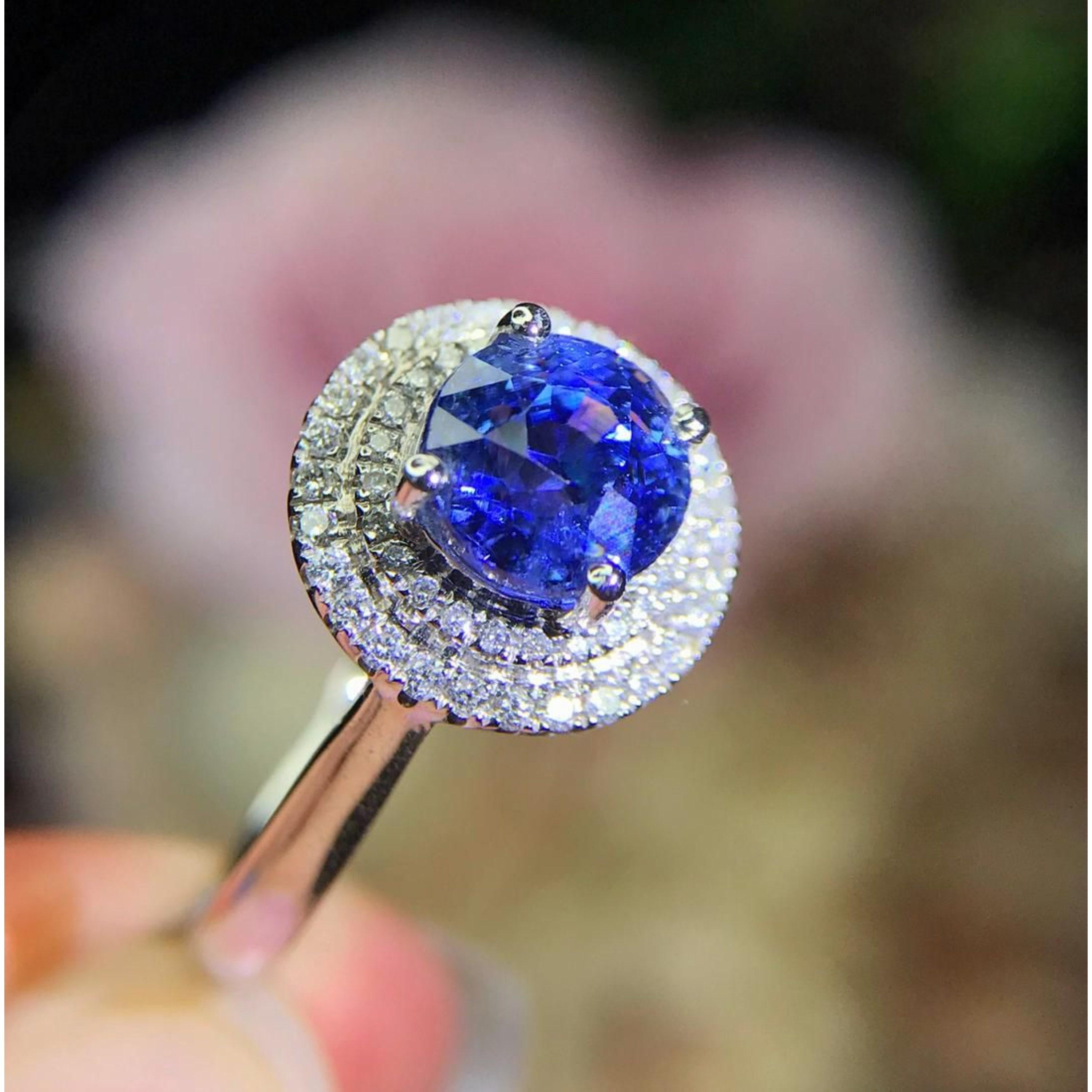 Im Angebot: Verlobungsring aus 18 Karat Gold mit 2,08 Karat natürlichem Saphir und Diamant () 4