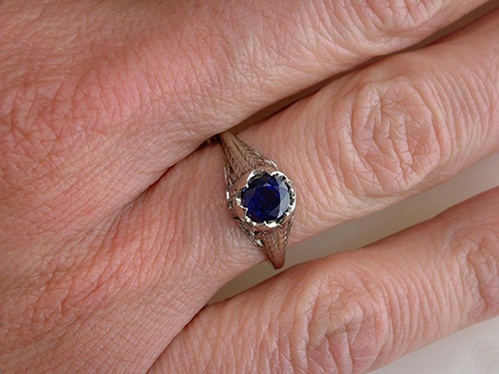 Art Deco Sapphire Ring Belais Brothers .65ct Original 1920's Antique 18K In Good Condition For Sale In Dearborn, MI