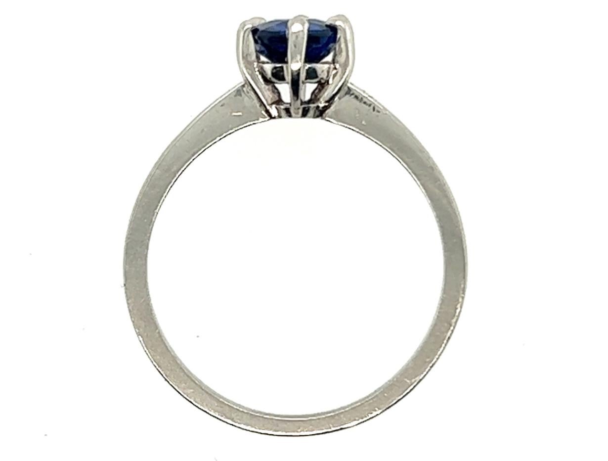 Véritable Original Antique des années 1920 Vintage 1.00ct Sapphire Platinum Solitaire Art Deco Engagement Ring


Avec un saphir rond bleu véritable de 1,00ct au centre.

Saphir 100% naturel 

1.00 Carat Poids du saphir 

Platine solide

Circa