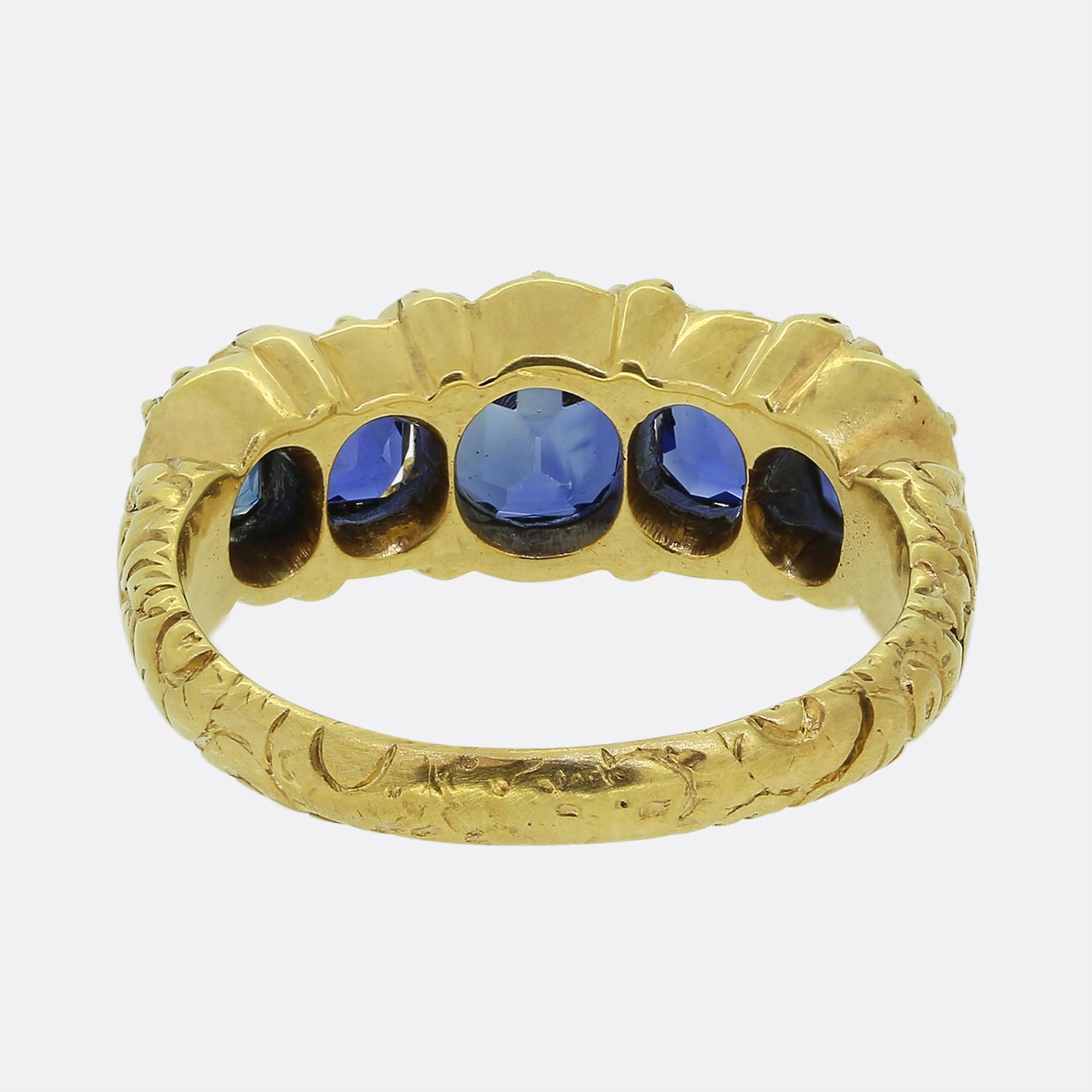 Vintage Sapphire Five-Stone Ring In Good Condition For Sale In London, GB