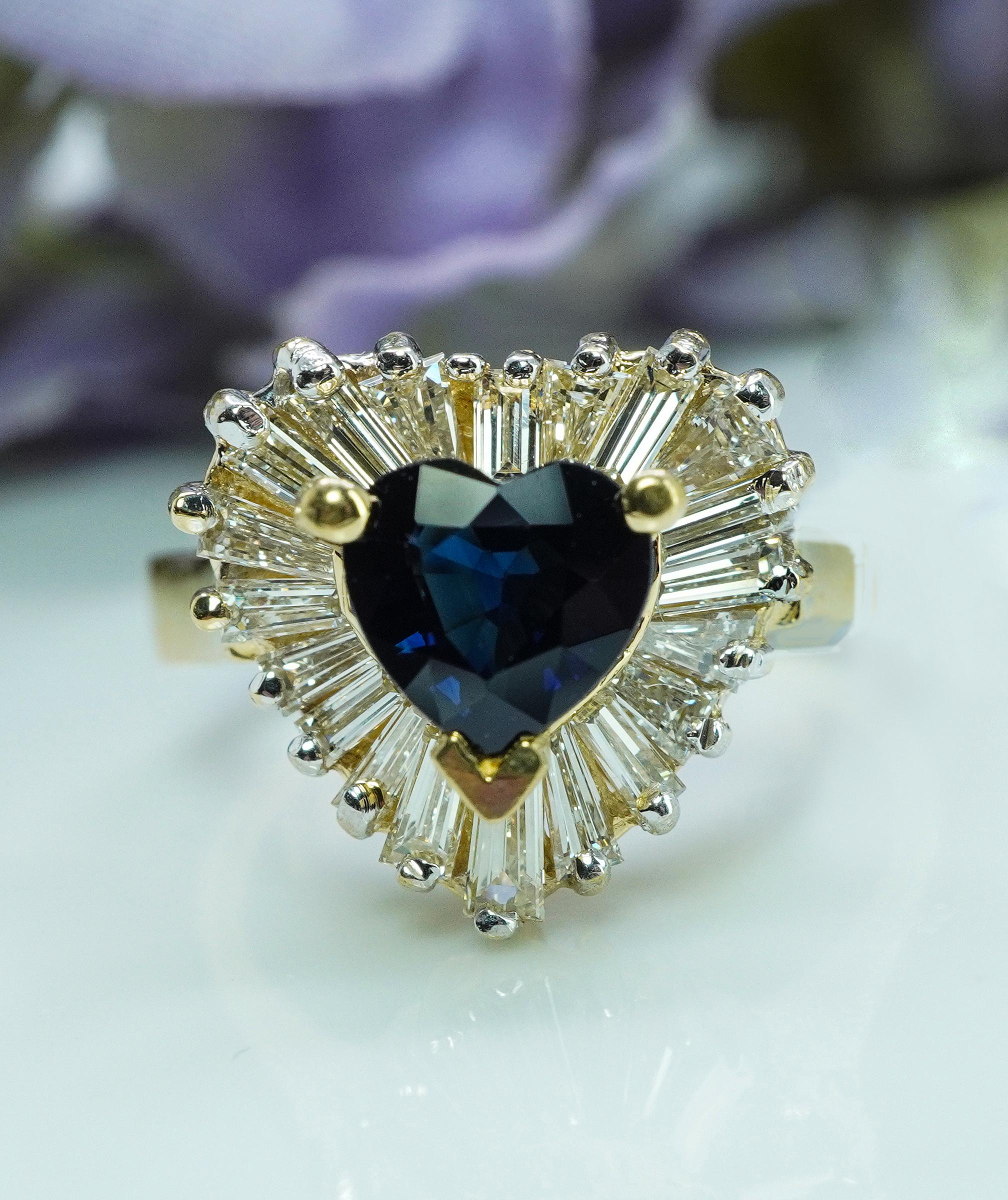  Vintage Saphir Herz Baguette Diamant 18K Gold Estate Ballerina Ring High End Vintage

Diese feine Anwesen 18K Gelbgold Stück hält eine echte Erde abgebaut Herzform Saphir Messung 6,8 mm x 6,0 mm, die geschätzt wird, um 1,1 Karat. Der Stein hat eine