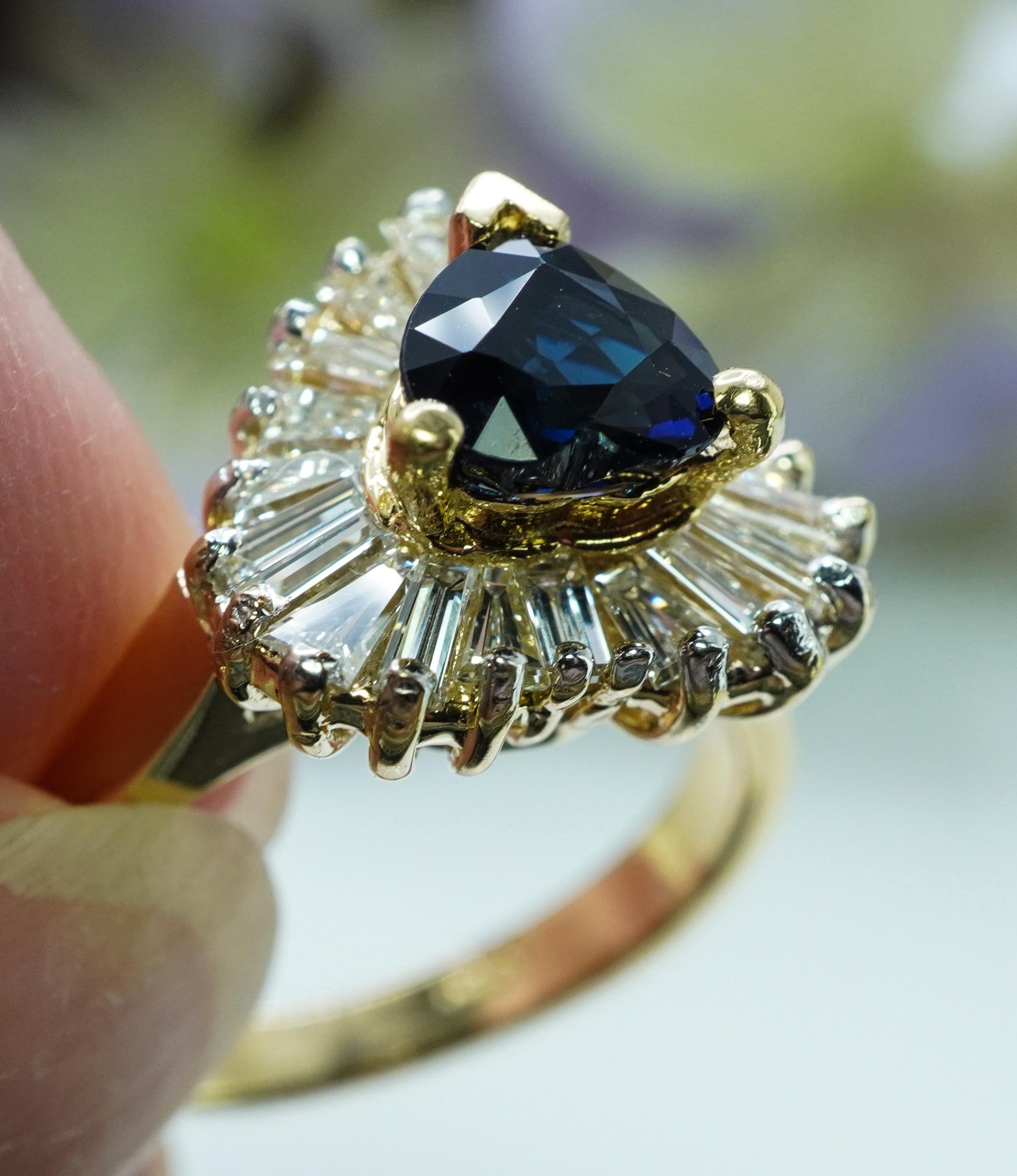 Vintage Saphir Herz Baguette Diamant 18K Gold Estate Ballerina Ring High End Vintage im Zustand „Gut“ im Angebot in Brambleton, US