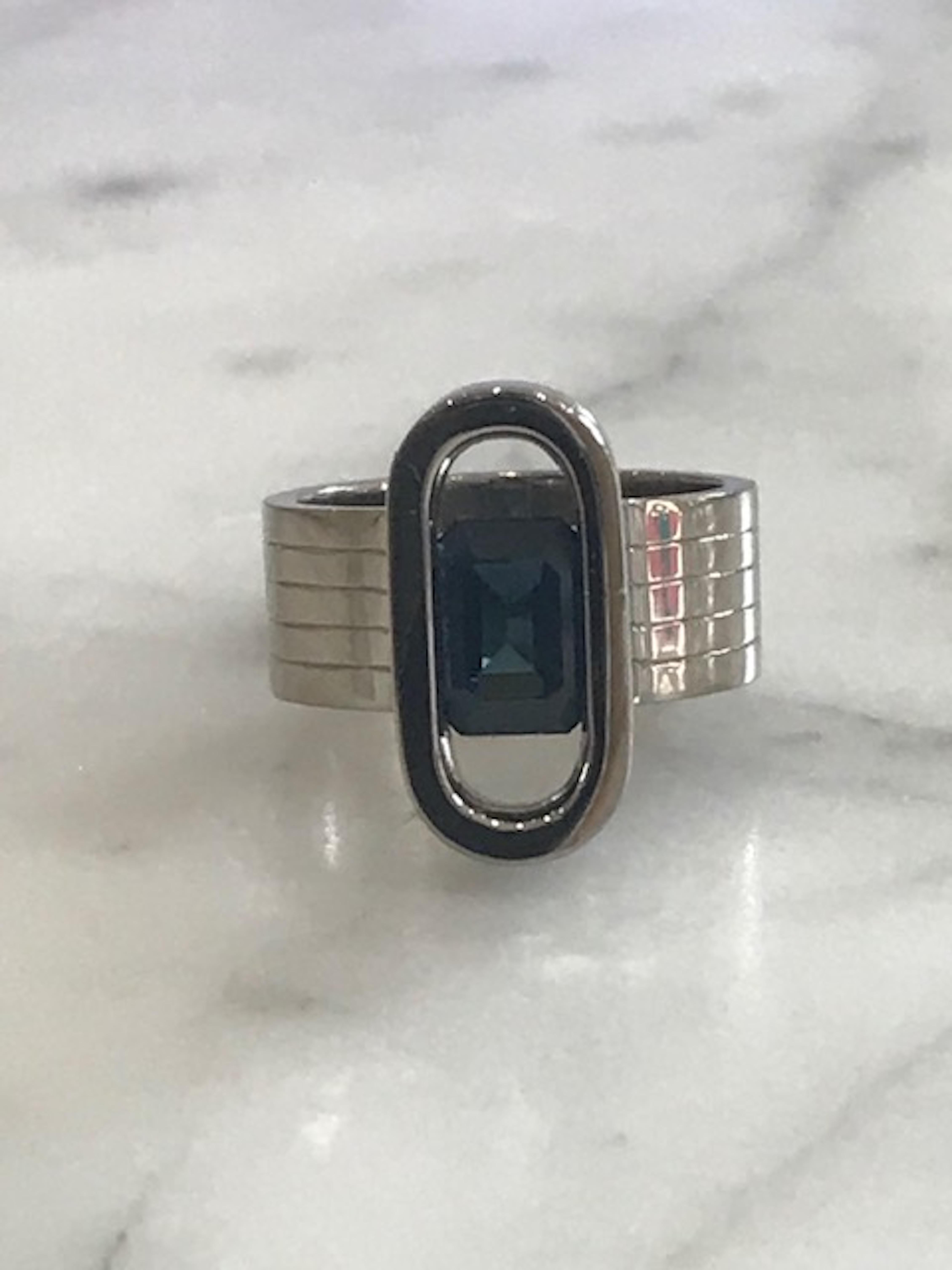 Modern Vintage Sapphire Ring, 18 Carat Gold, 1970s, London