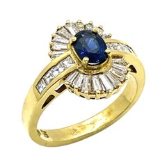 Anello vintage con zaffiro rotondo, diamanti taglio Baguette e Asscher in oro giallo 18 ct.