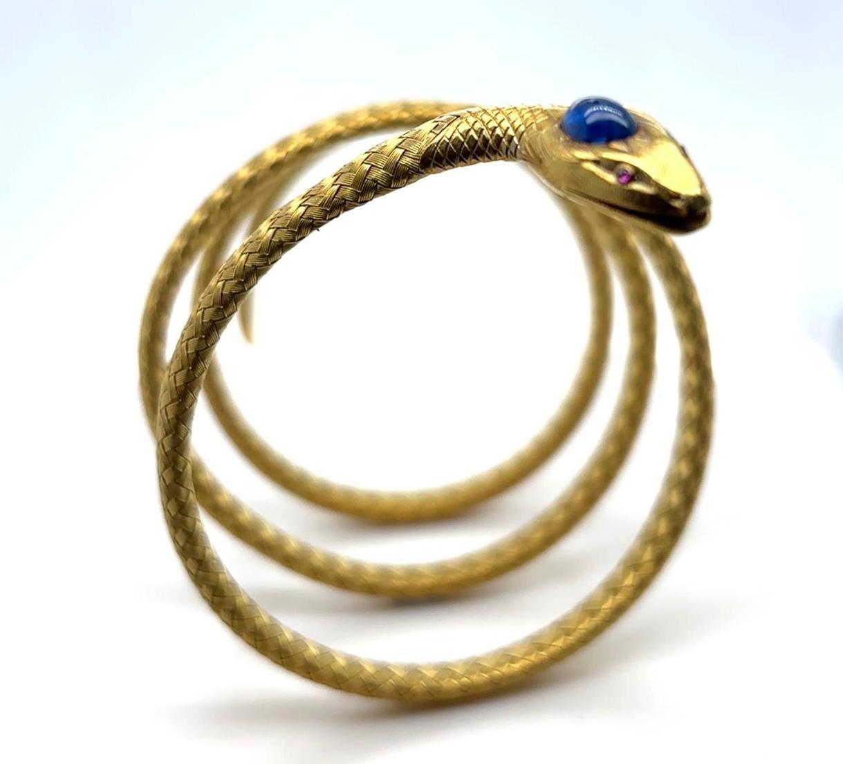 Vintage Sapphire Ruby 18 Karat Yellow Gold Snake Triple Coil Flexible Bracelet In Good Condition For Sale In London, GB