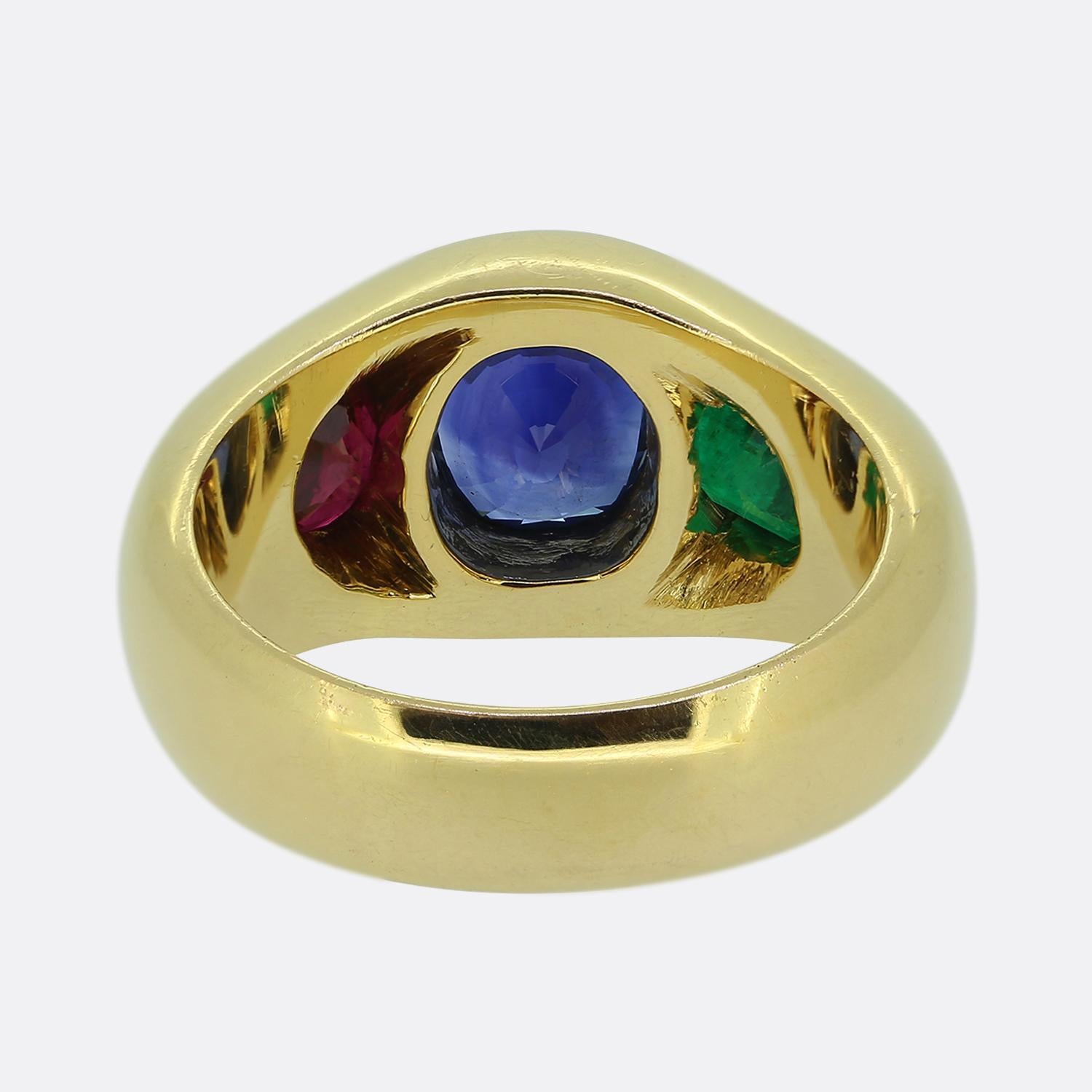 Anello d'epoca con tre pietre di zaffiro, rubino e smeraldo In condizioni buone in vendita a London, GB