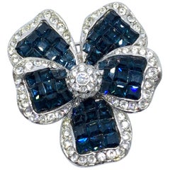 Vieille broche fleur en cristal saphir Swarovski