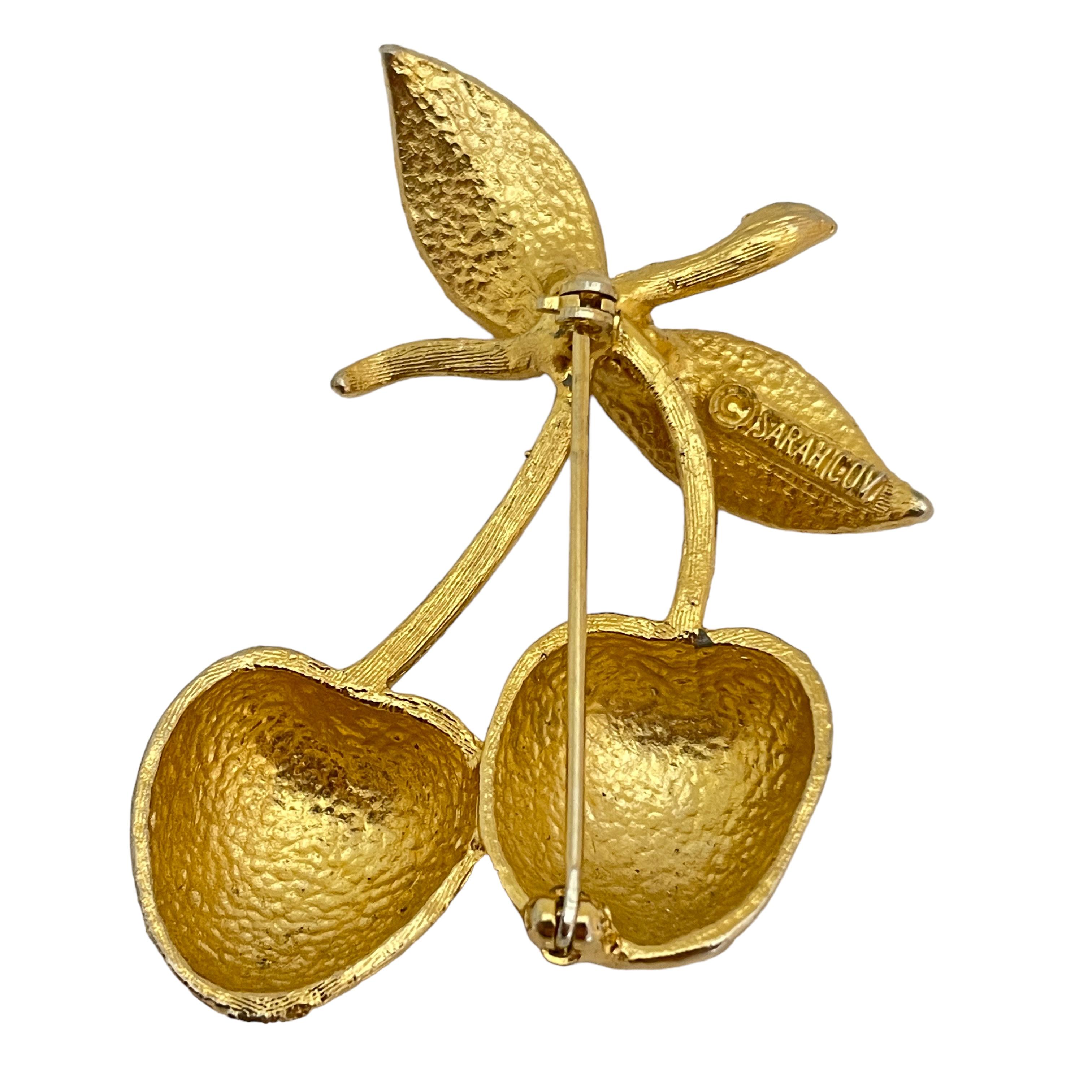 Vintage SARAH COVENTRY gold tone brooch  In Excellent Condition For Sale In Palos Hills, IL