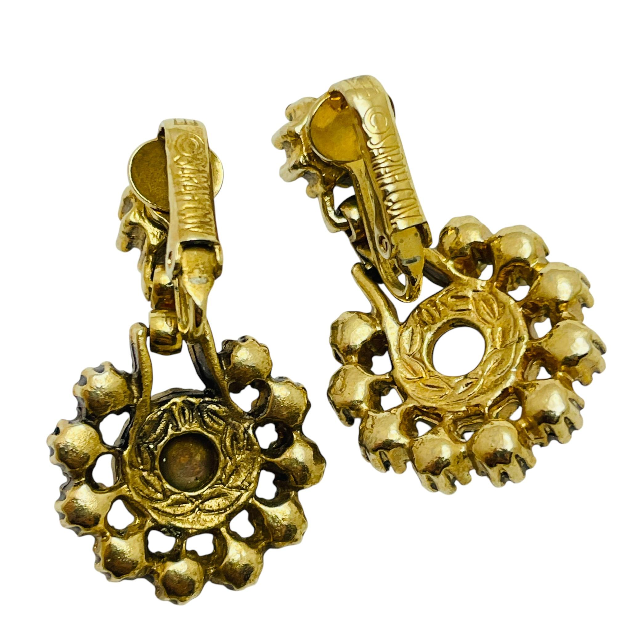 Vintage SARAH COVENTRY signed gold tone faux pearl drop earrings In Good Condition For Sale In Palos Hills, IL