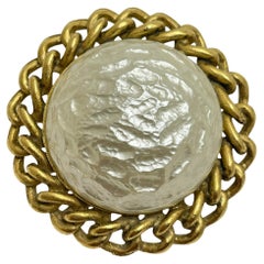 Broche vintage SARAH COVENTRY signée, ton or, fausse perle massive
