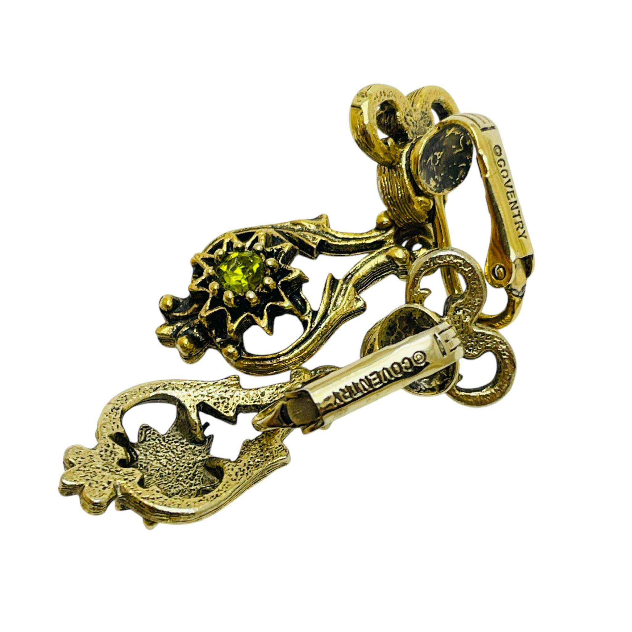 Vintage SARAH COVENTRY signierte goldfarbene Strass-Clip-Ohrringe mit Tropfenanhänger im Zustand „Gut“ im Angebot in Palos Hills, IL