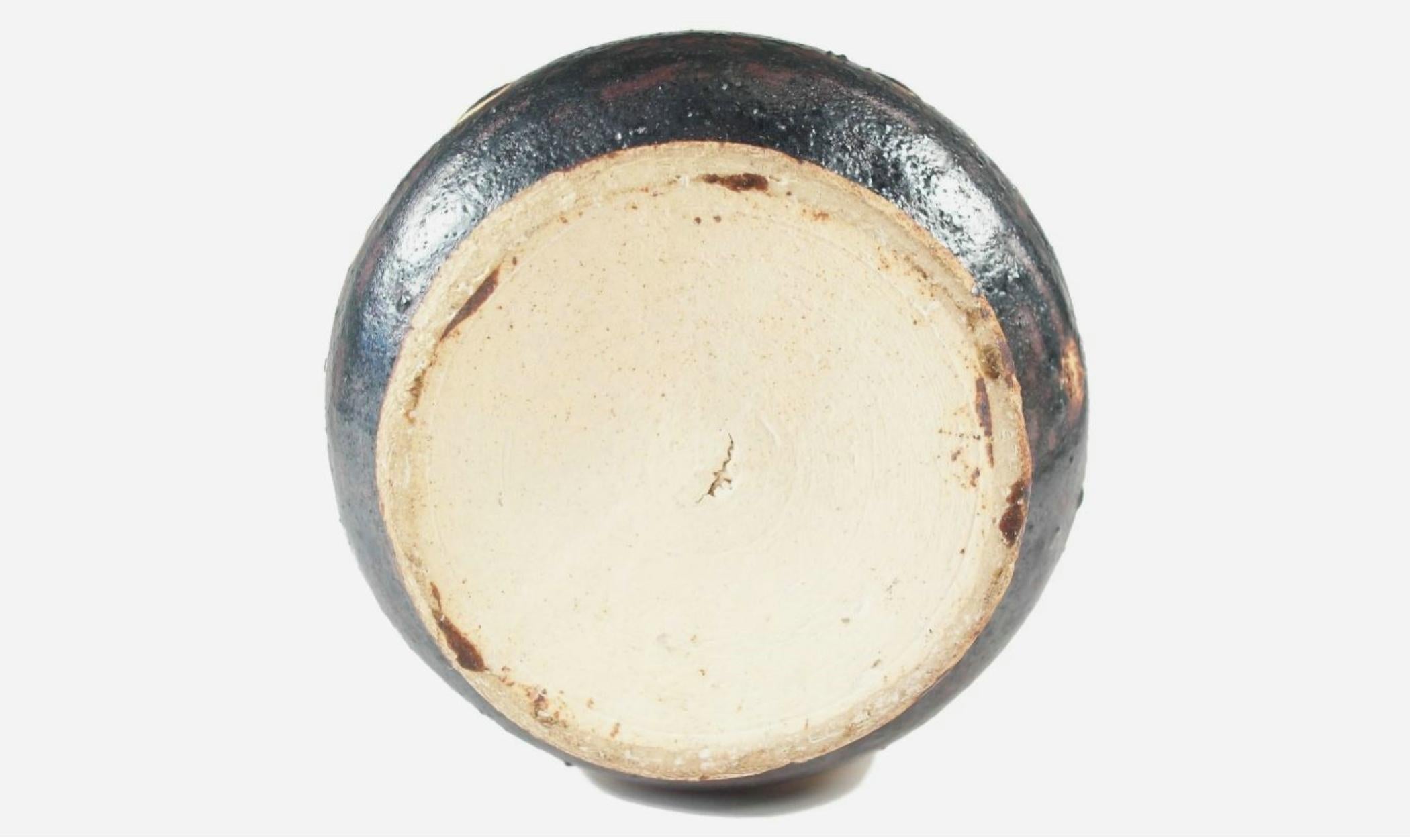 Vintage Sarawak Studio Pottery Vase - Incised Design - Malaysia - Late 20th C. For Sale 2