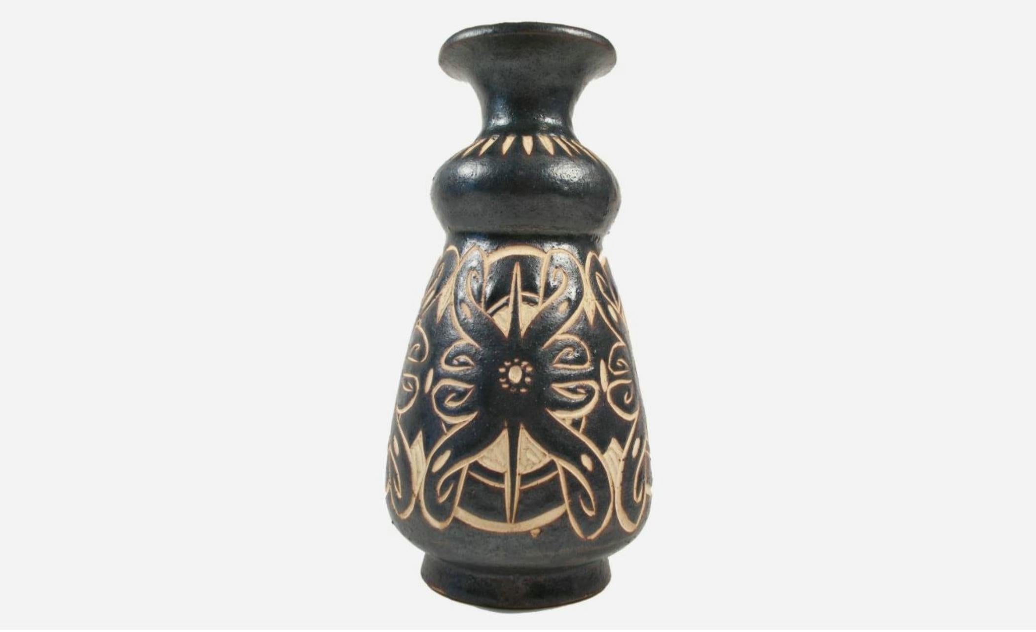Malaysian Vintage Sarawak Studio Pottery Vase - Incised Design - Malaysia - Late 20th C. For Sale
