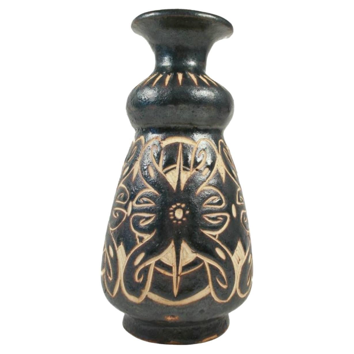 Vaso vintage in Studio Pottery di Sarawak - Design inciso - Malesia - Fine XX secolo.
