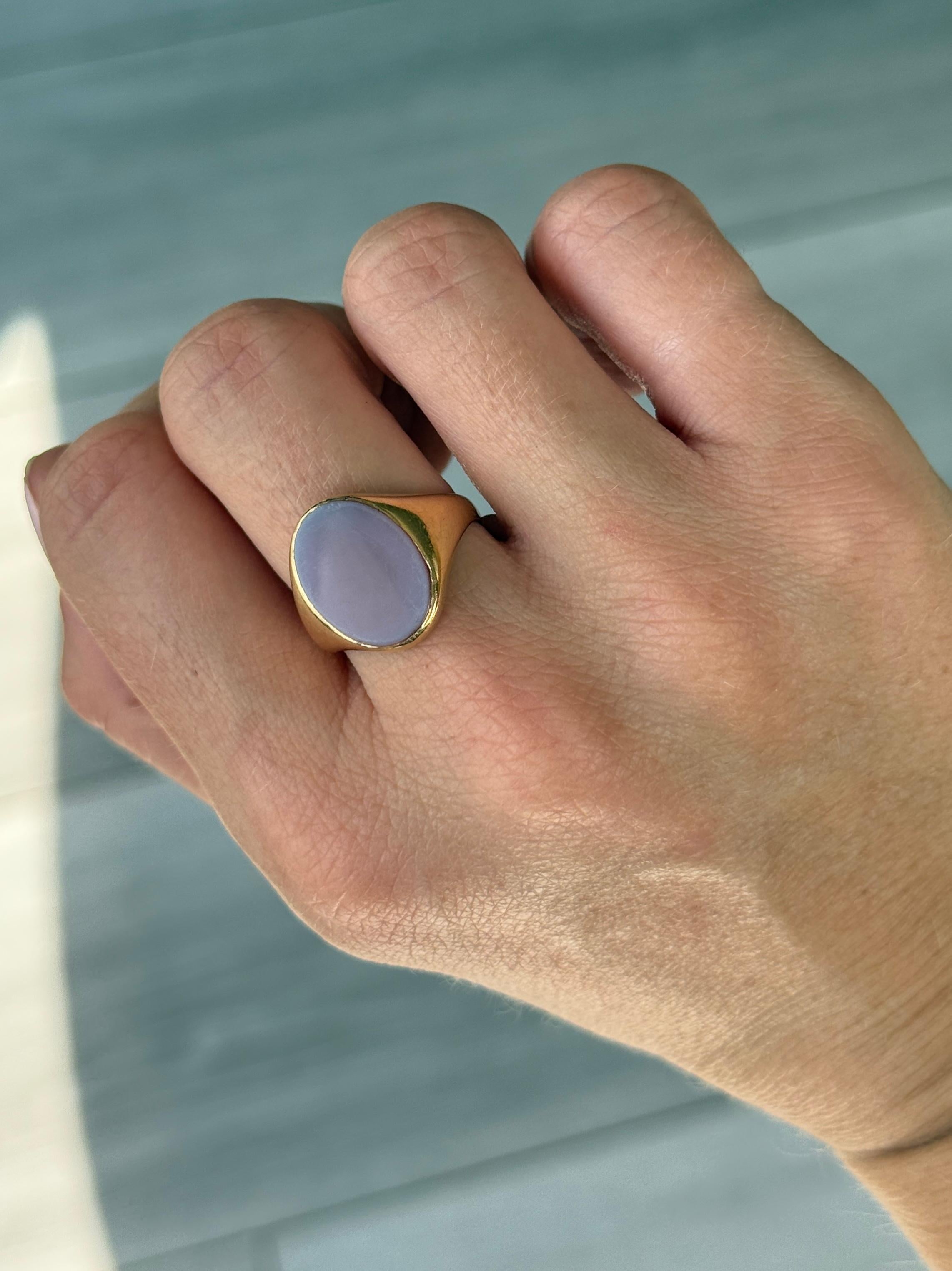 Vintage Sardonyx 18 Carat Gold Signet Ring In Good Condition For Sale In Chipping Campden, GB